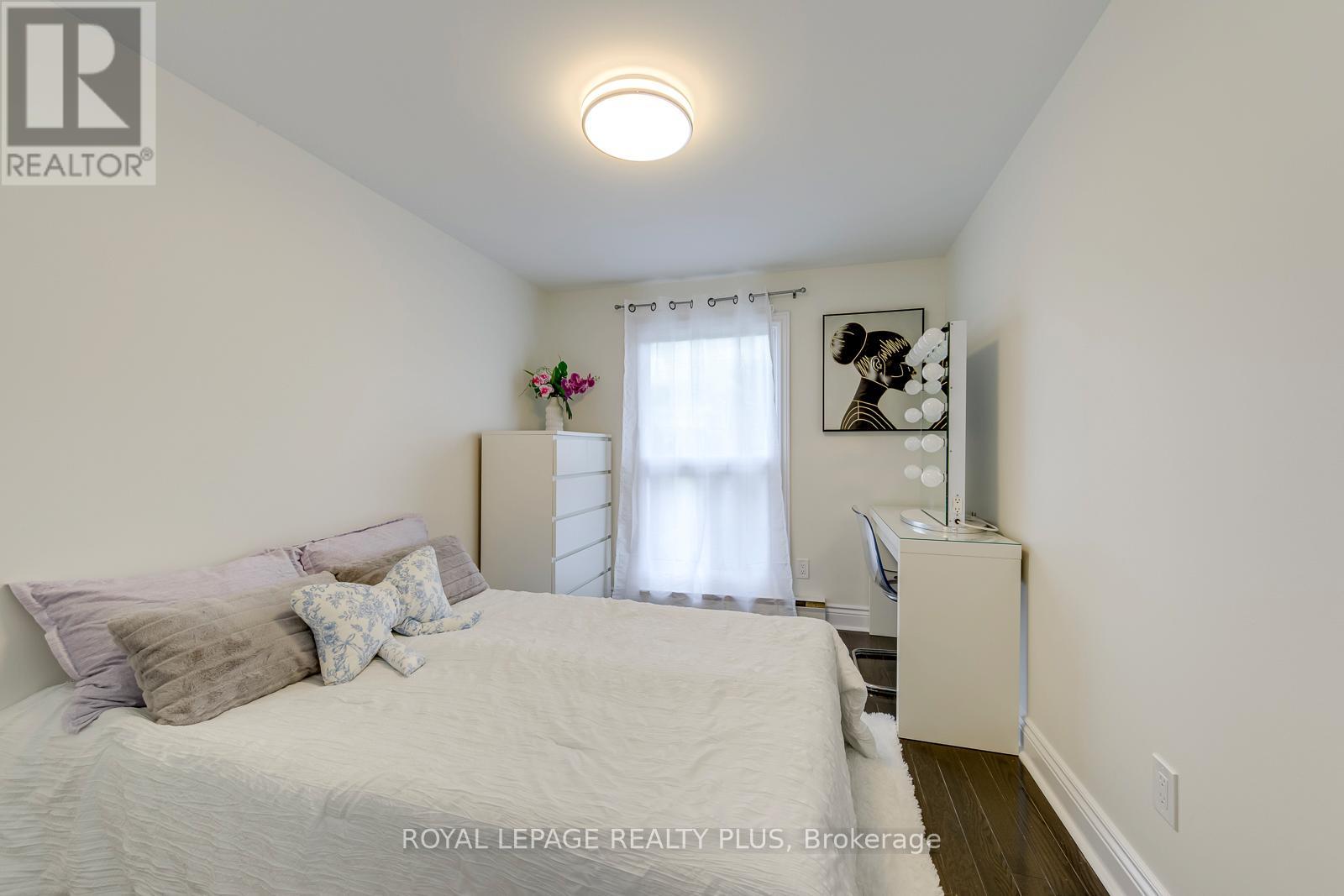 #1 640 RATHBURN ROAD E - 26
