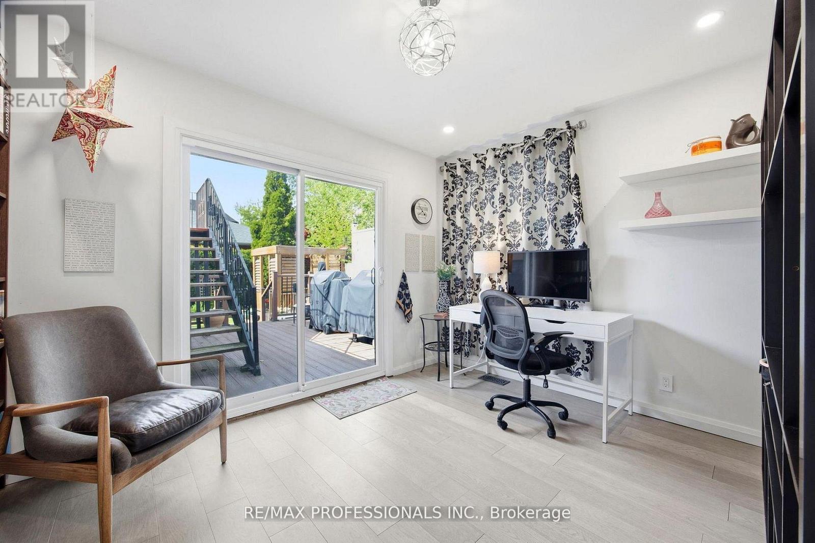 33 BRAMPTON ROAD - 19
