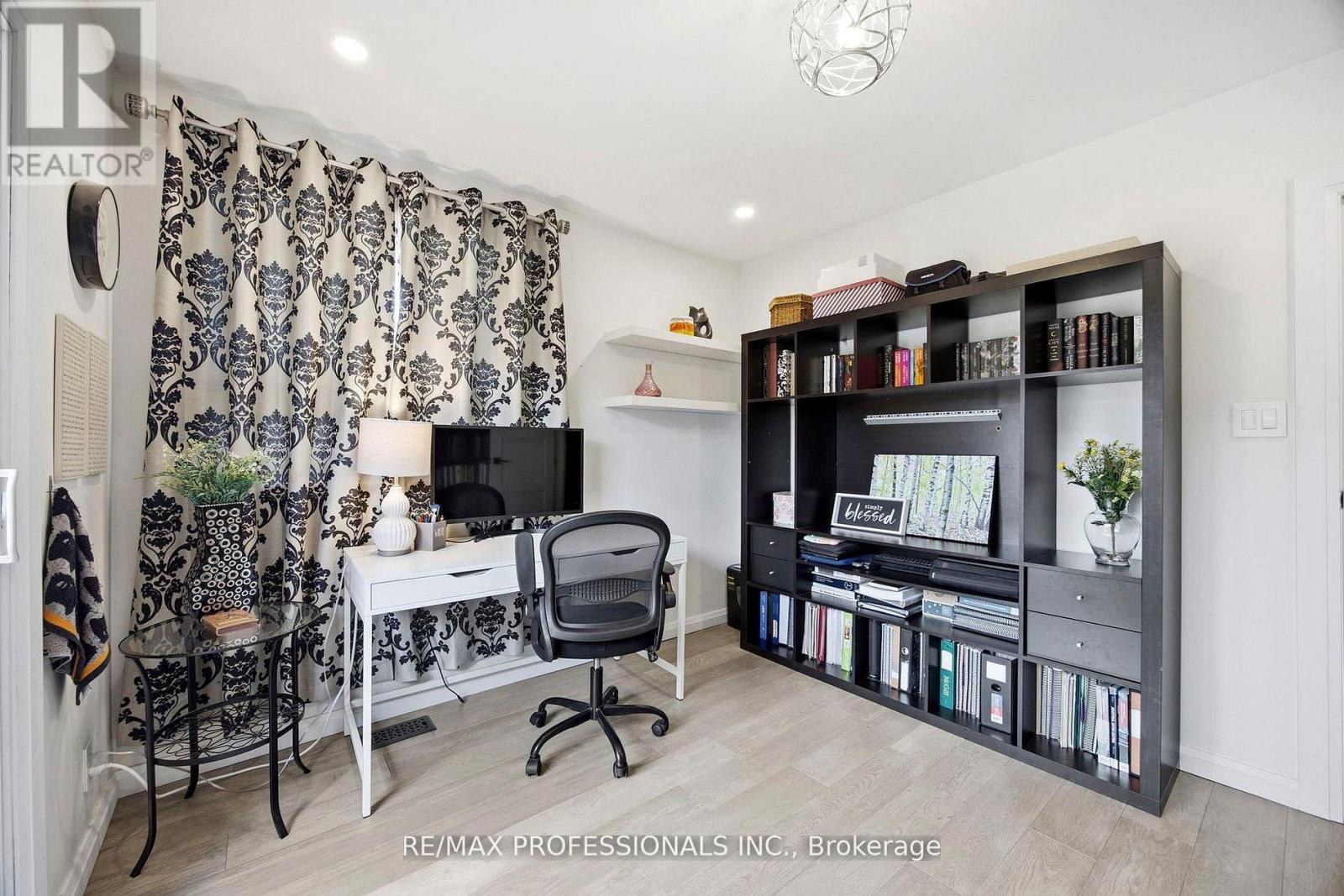 33 BRAMPTON ROAD - 20