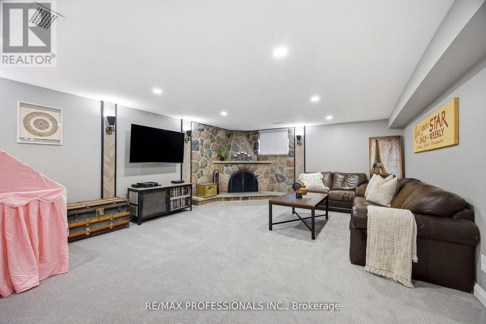 33 BRAMPTON ROAD - 26