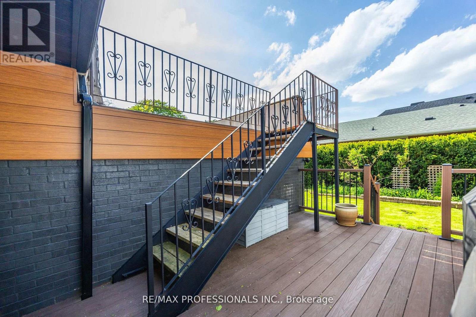 33 BRAMPTON ROAD - 33