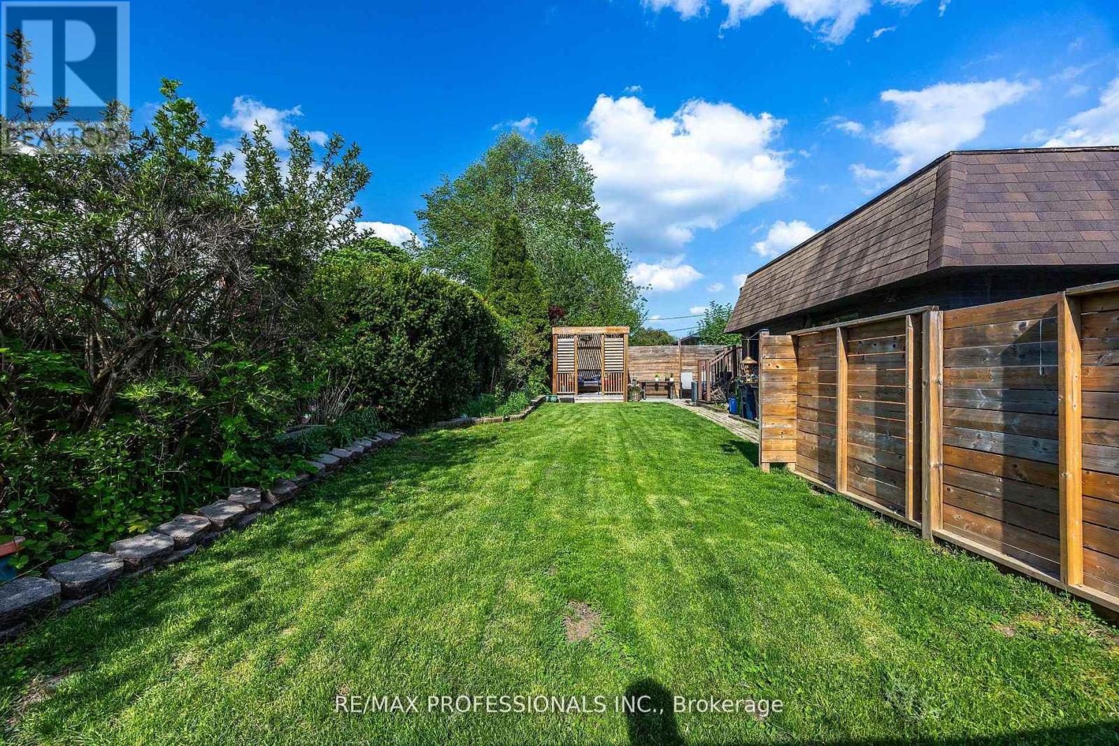 33 BRAMPTON ROAD - 34