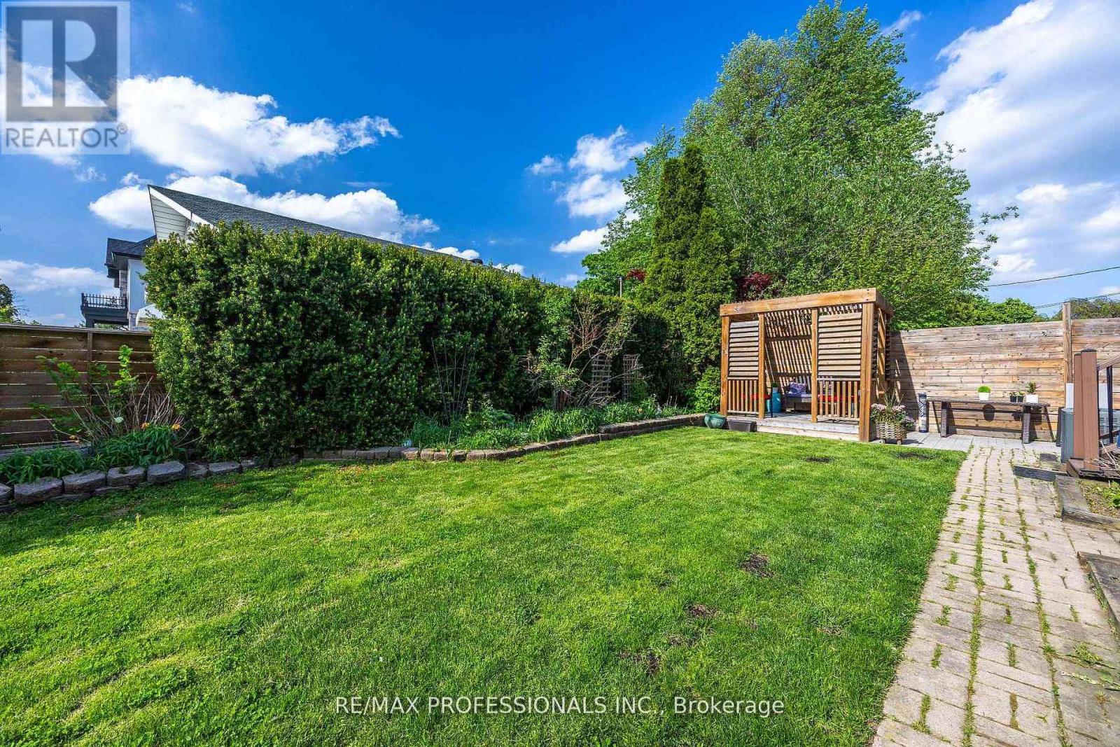 33 BRAMPTON ROAD - 35