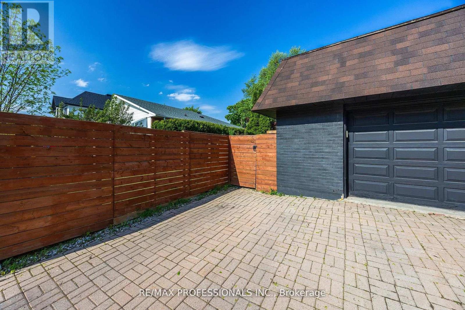 33 BRAMPTON ROAD - 37