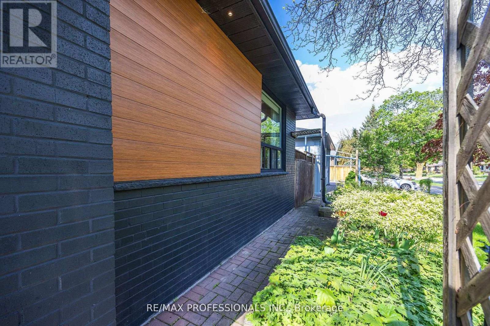 33 BRAMPTON ROAD - 38