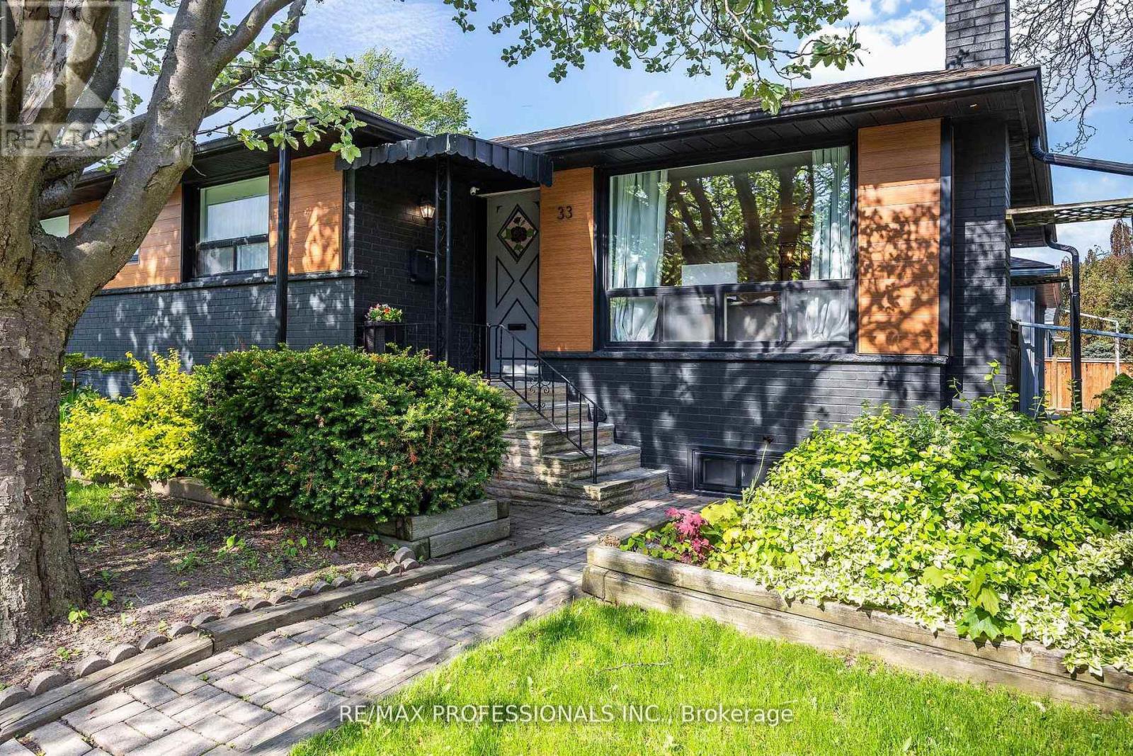 33 BRAMPTON ROAD - 39