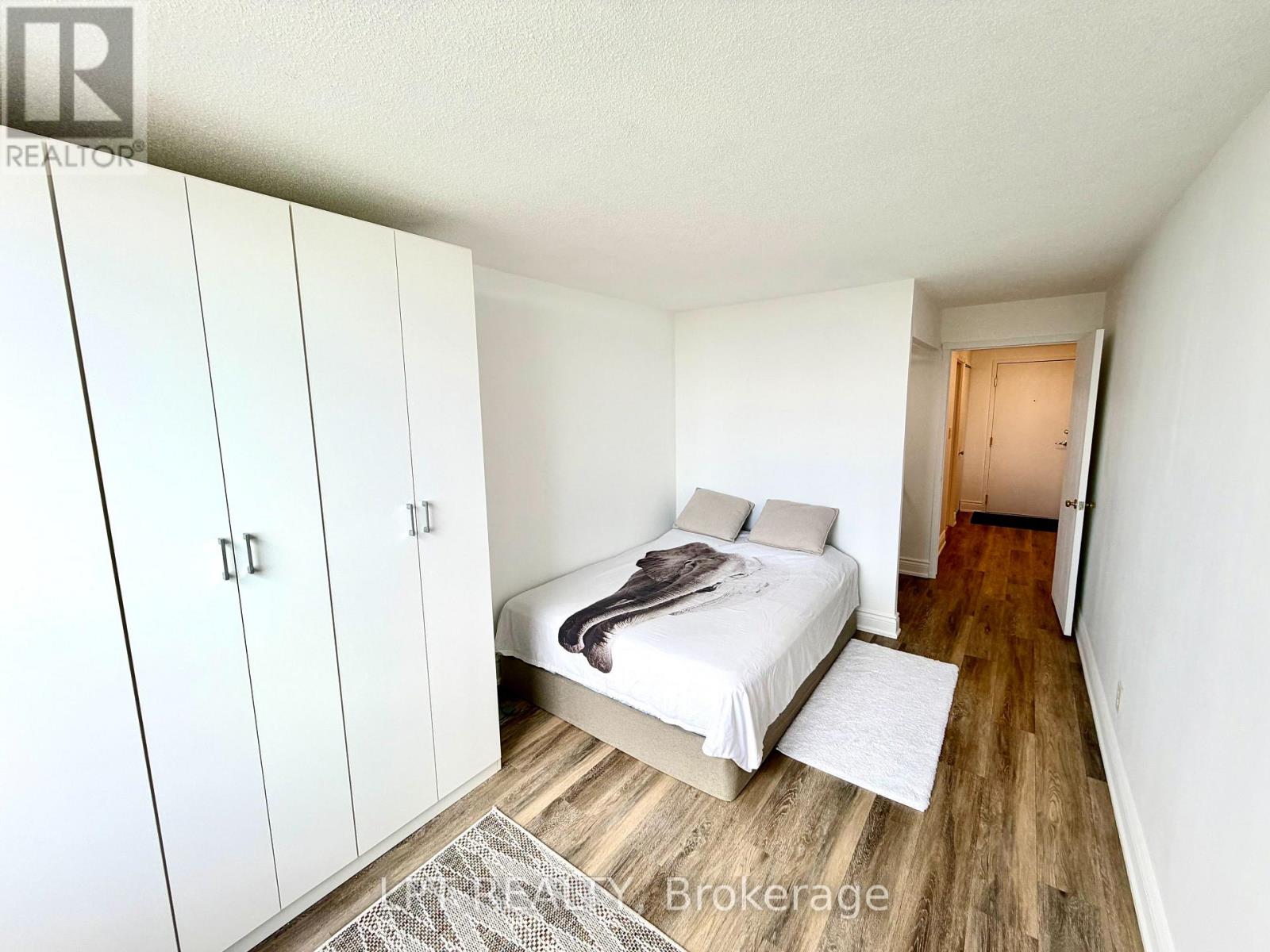 #2307 135 HILLCREST AVENUE - 22