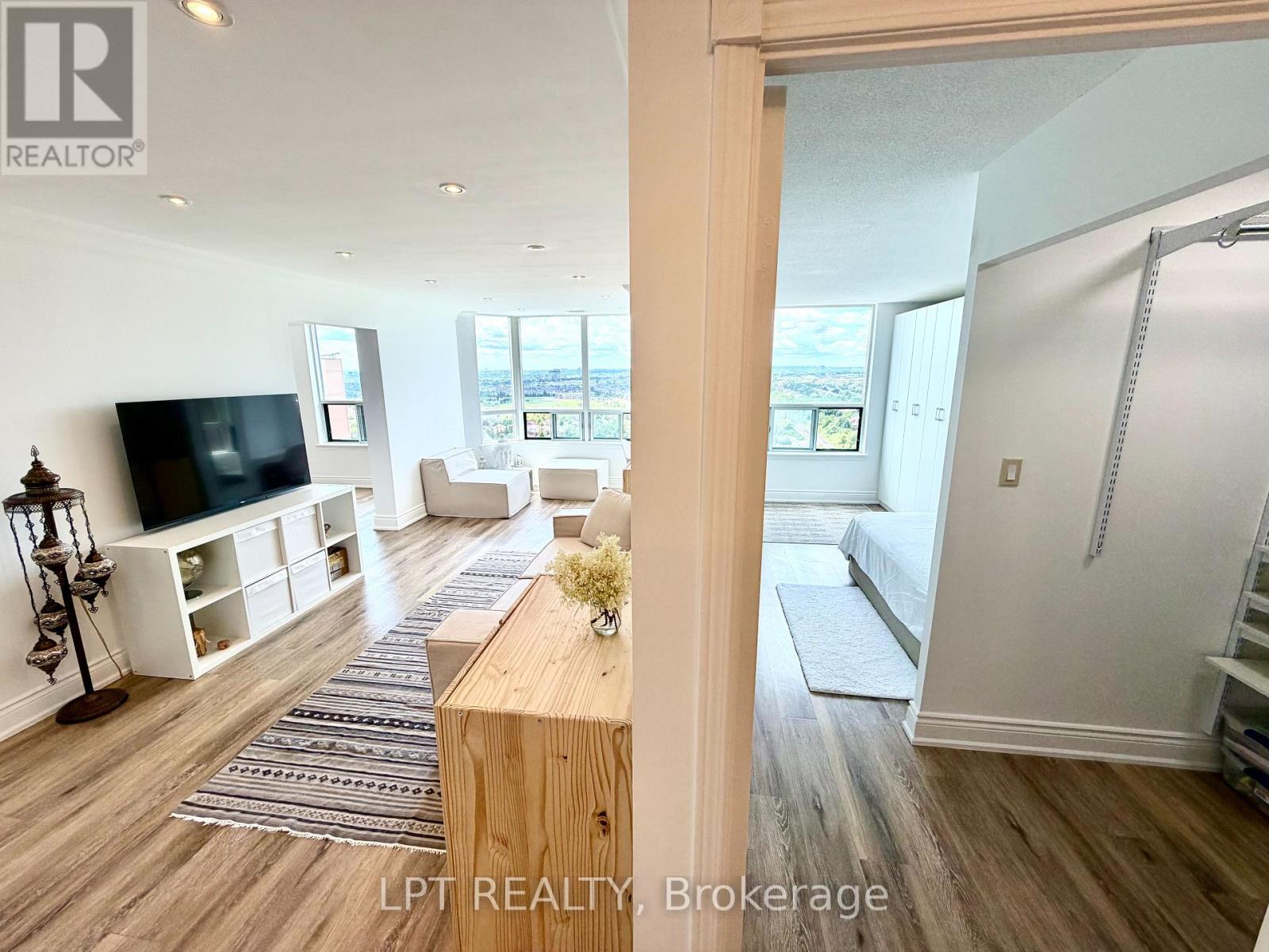 #2307 135 HILLCREST AVENUE - 4
