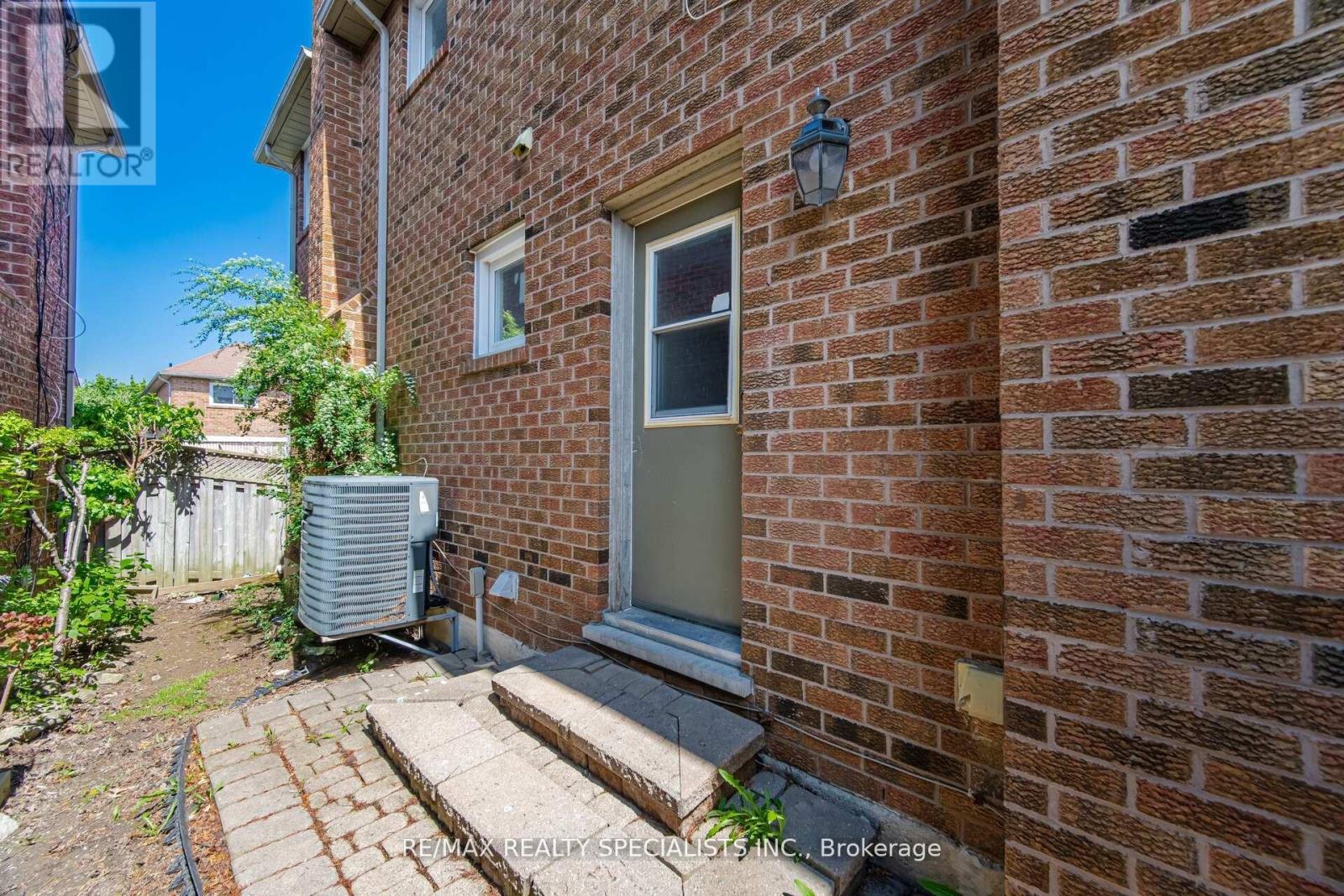 15 EAGLERIDGE DRIVE - 19