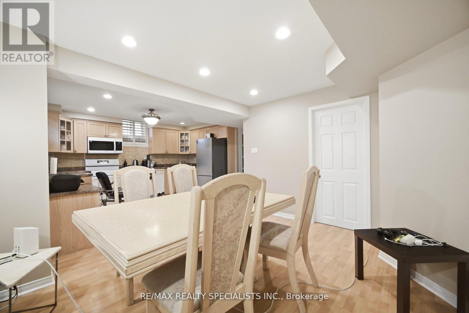 15 EAGLERIDGE DRIVE - 24