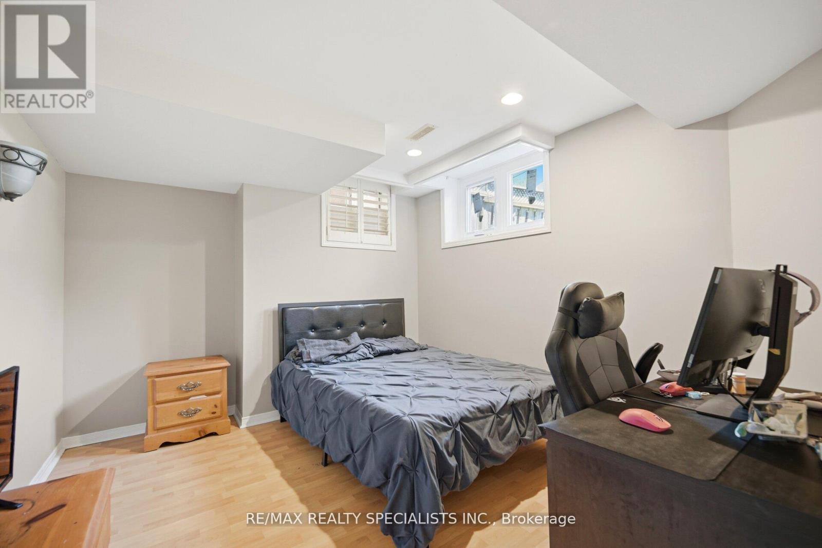 15 EAGLERIDGE DRIVE - 28