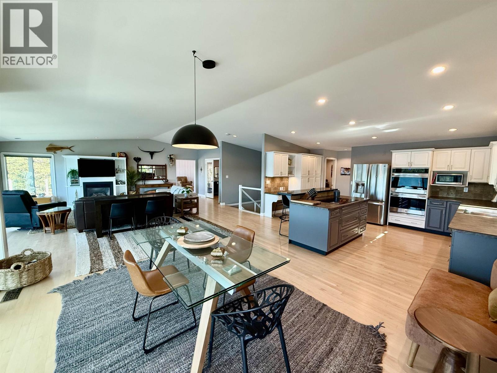 6168 LAKESHORE DRIVE - 15