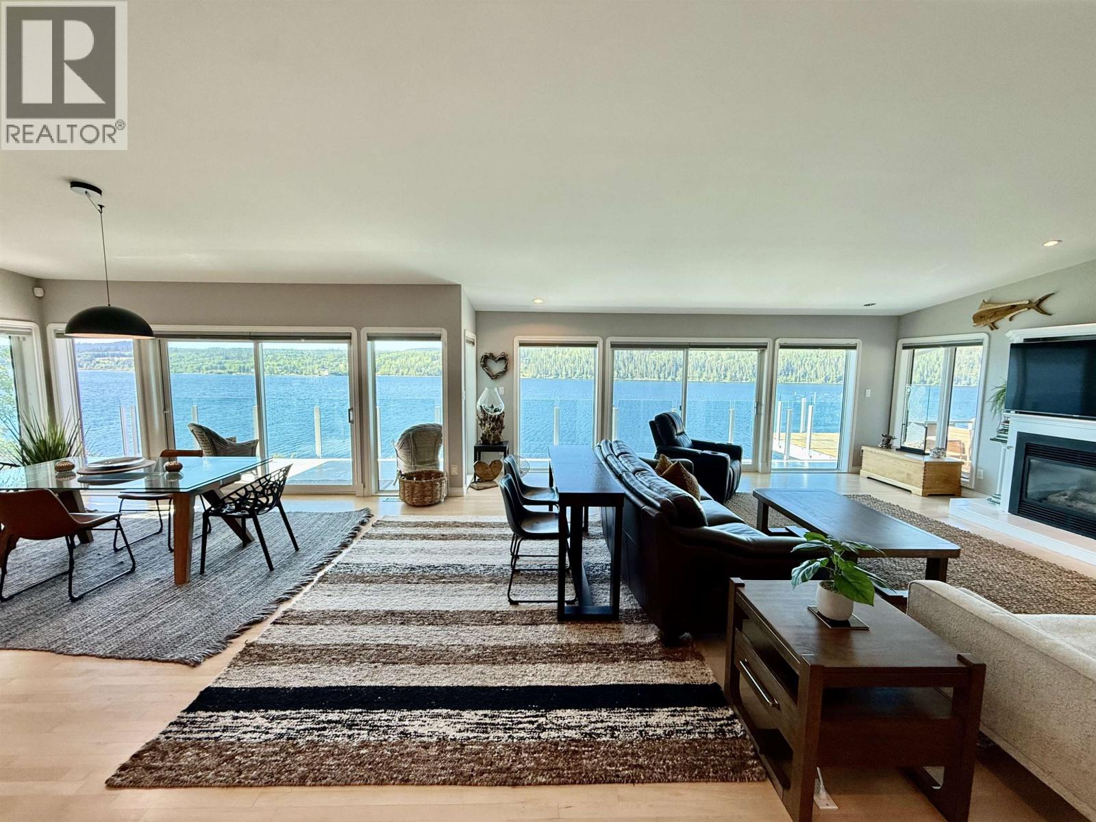 6168 LAKESHORE DRIVE - 8