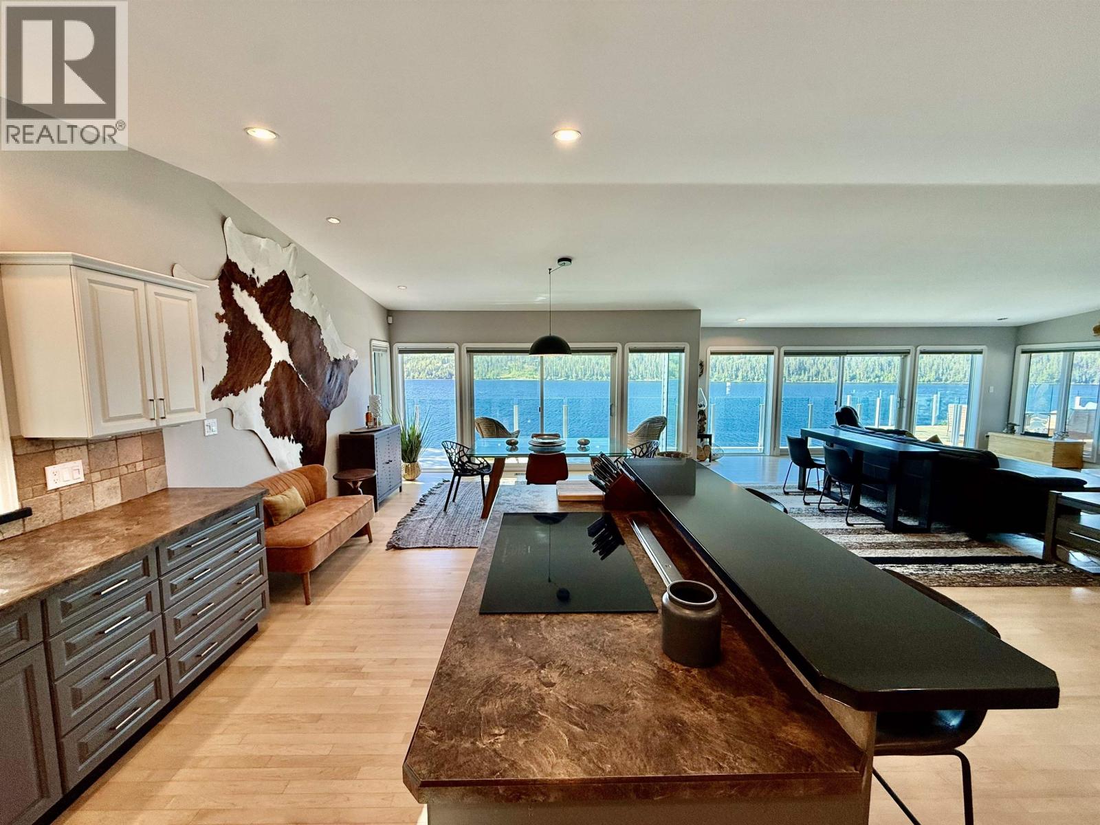 6168 LAKESHORE DRIVE - 12