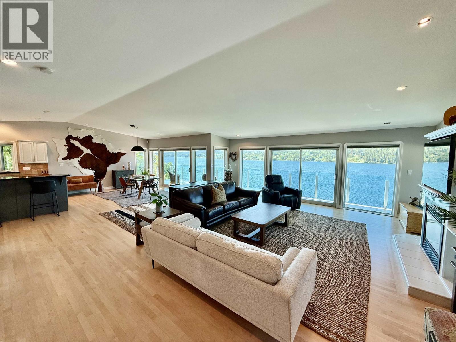 6168 LAKESHORE DRIVE - Image 9
