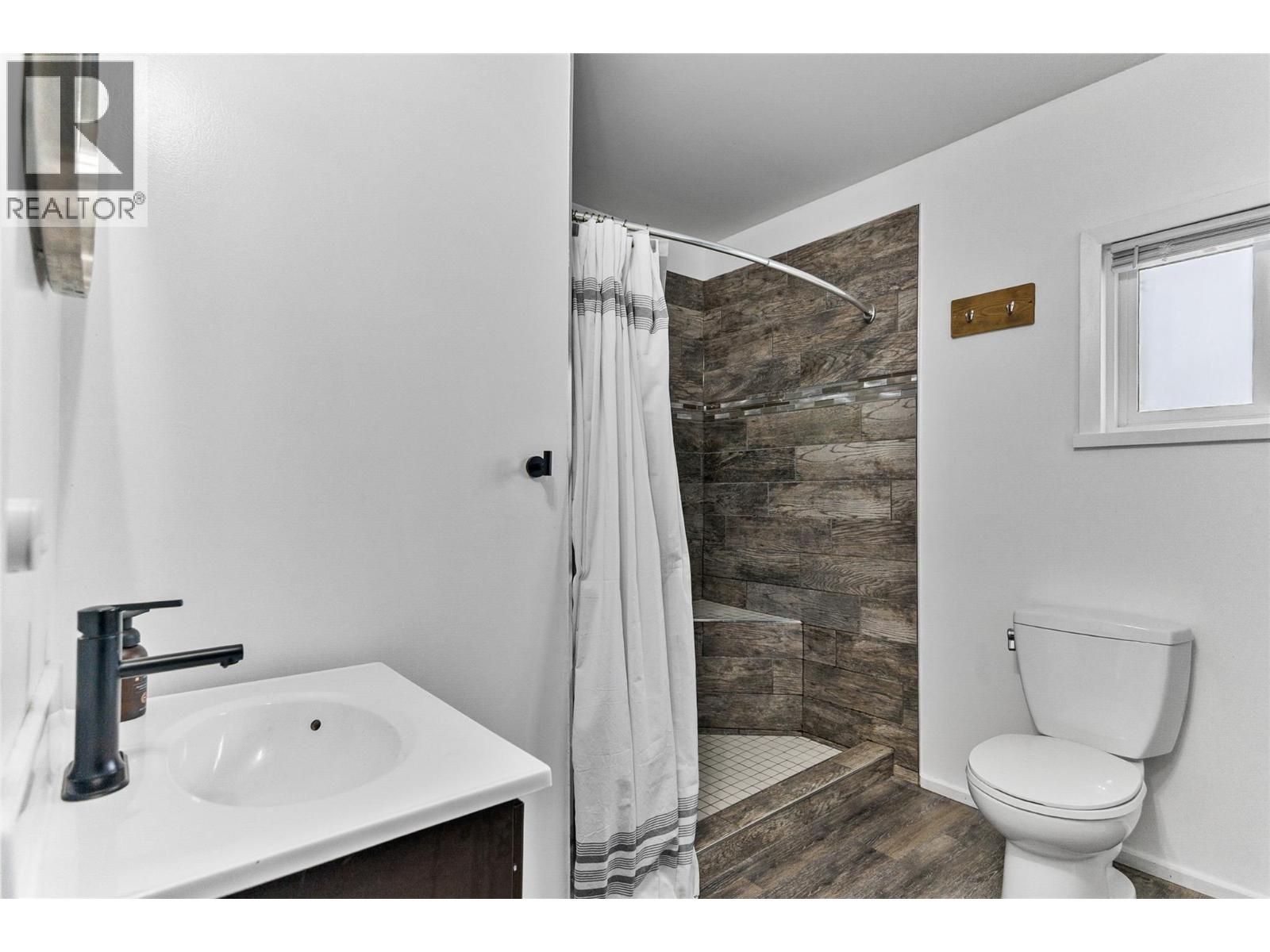 805 Victoria Road, Revelstoke