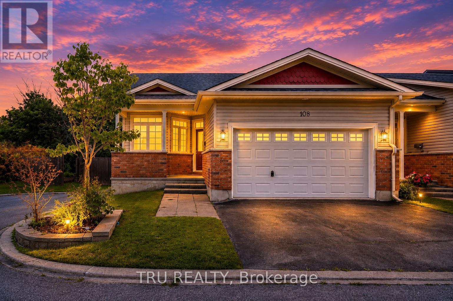 3 Bed, 3 Bath House for Sale in Ottawa – 108 VILLAGEVIEW PRIVATE, Ottawa – MLS# X13027294 - Image 1