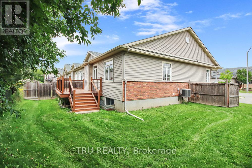 3 Bed, 3 Bath House for Sale in Ottawa – 108 VILLAGEVIEW PRIVATE, Ottawa – MLS# X13027294 - Image 35