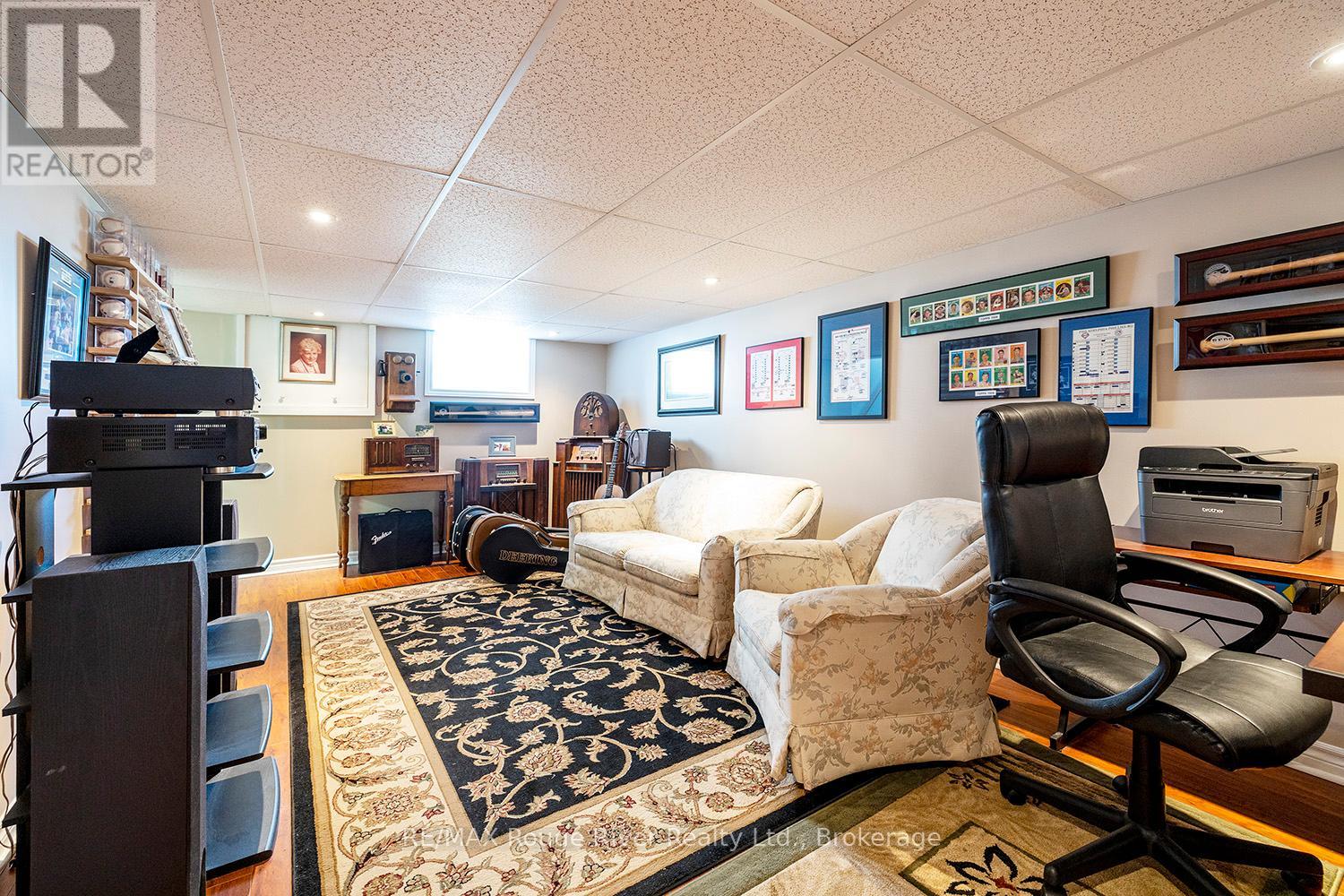 9 GRANARD BOULEVARD - 21