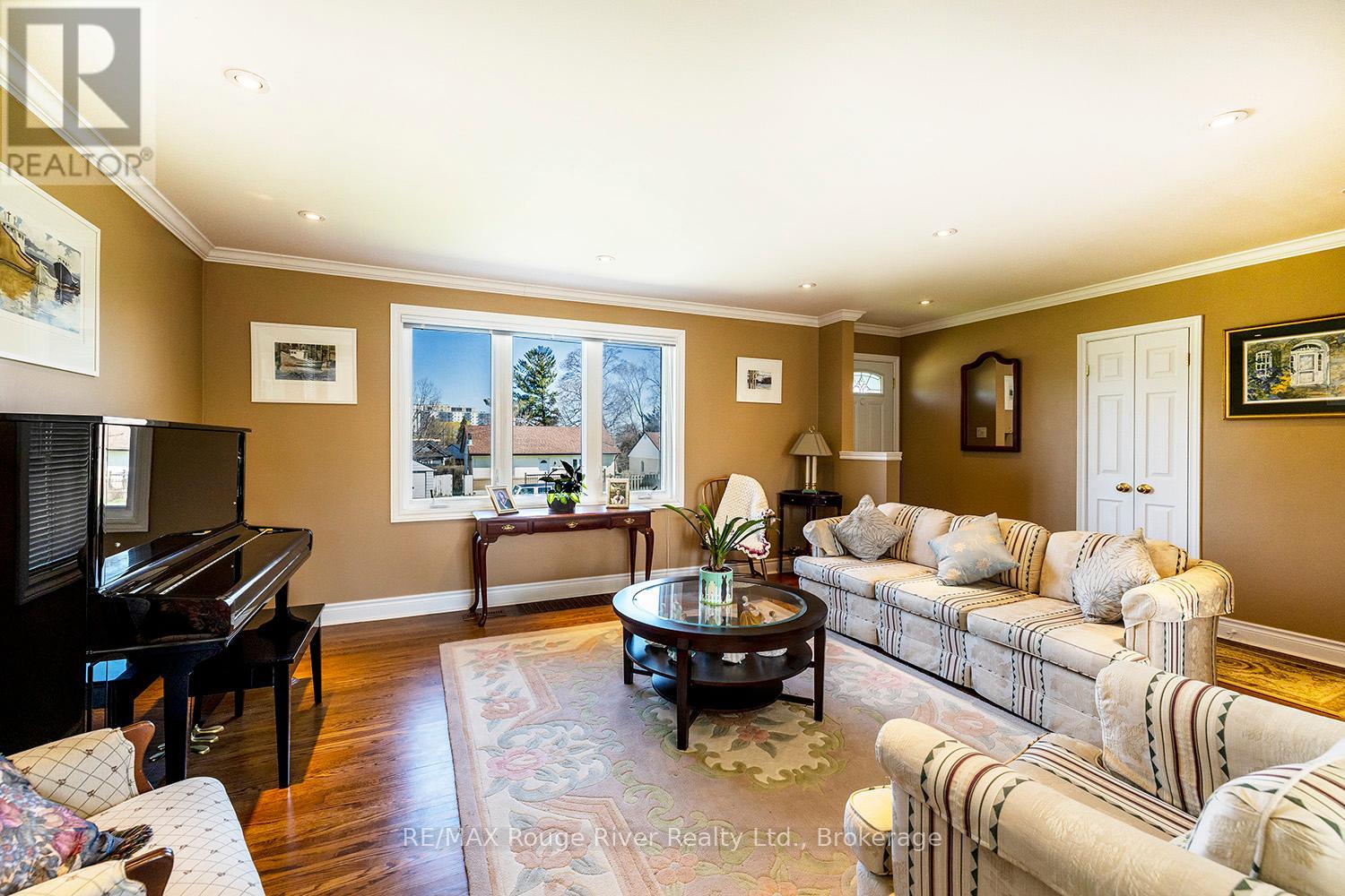 9 GRANARD BOULEVARD - 29