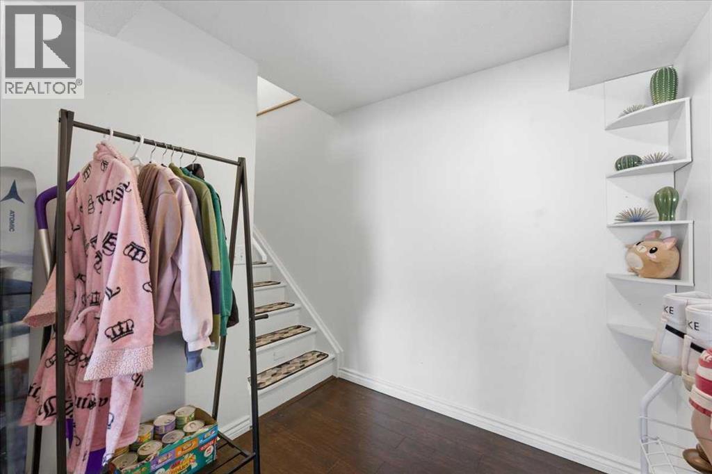 17 Bridlecrest Court SW - 35