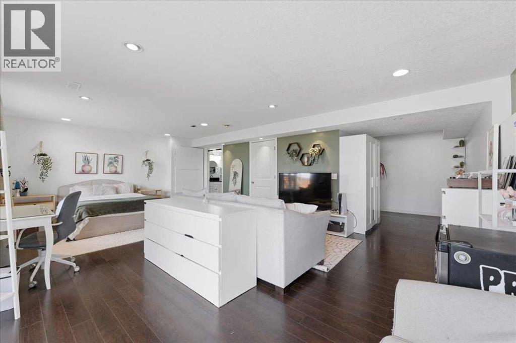 17 Bridlecrest Court SW - 38