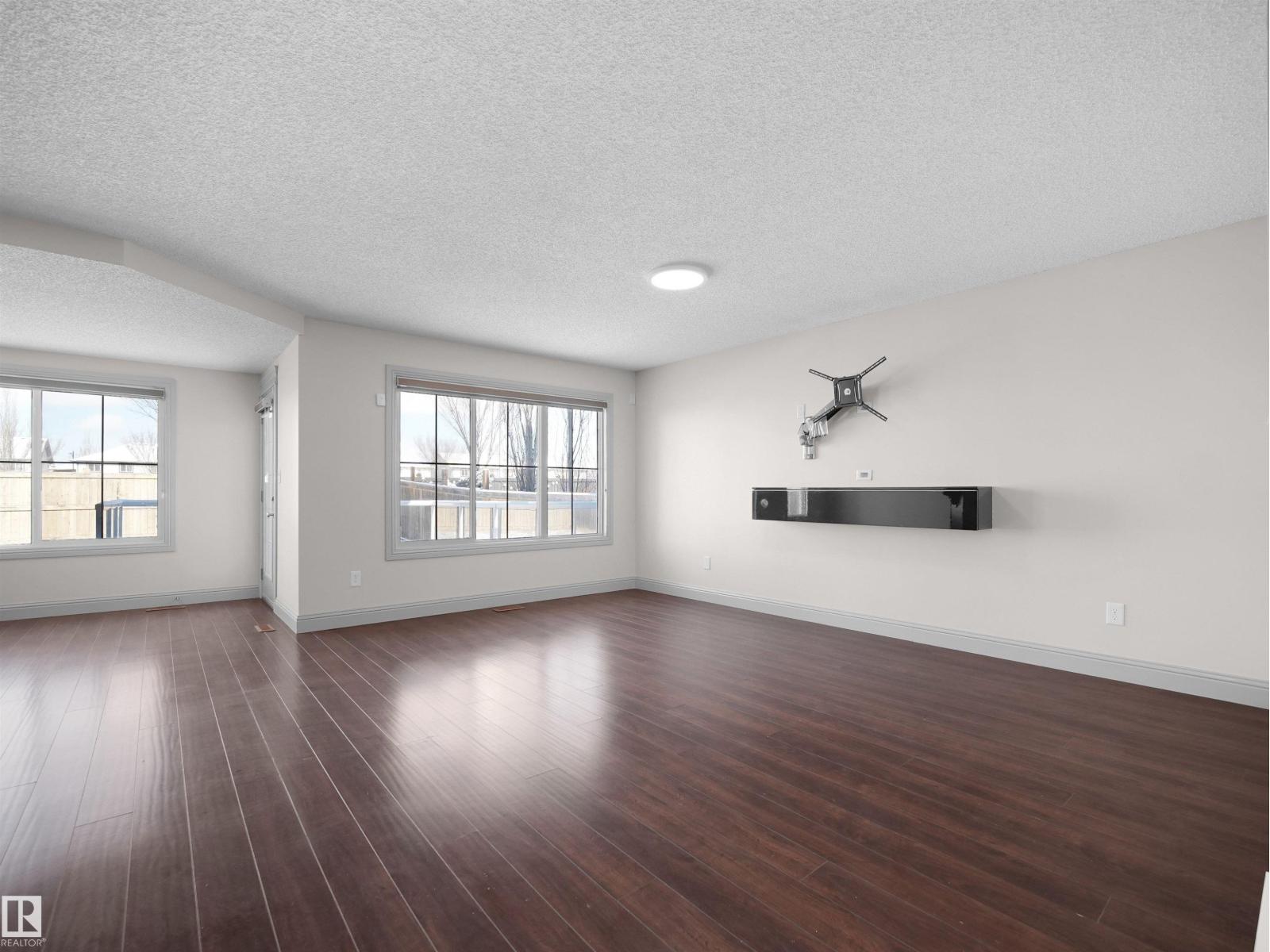 6116 10 AV SW - 12