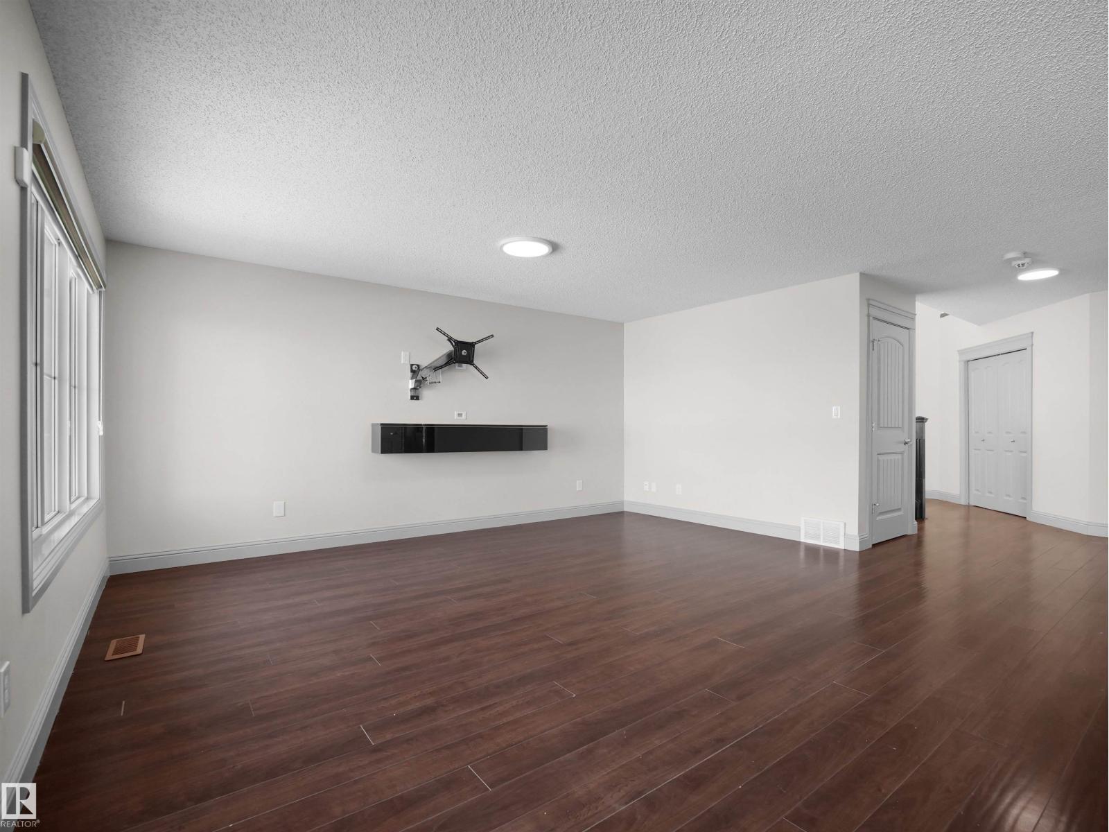6116 10 AV SW - 14