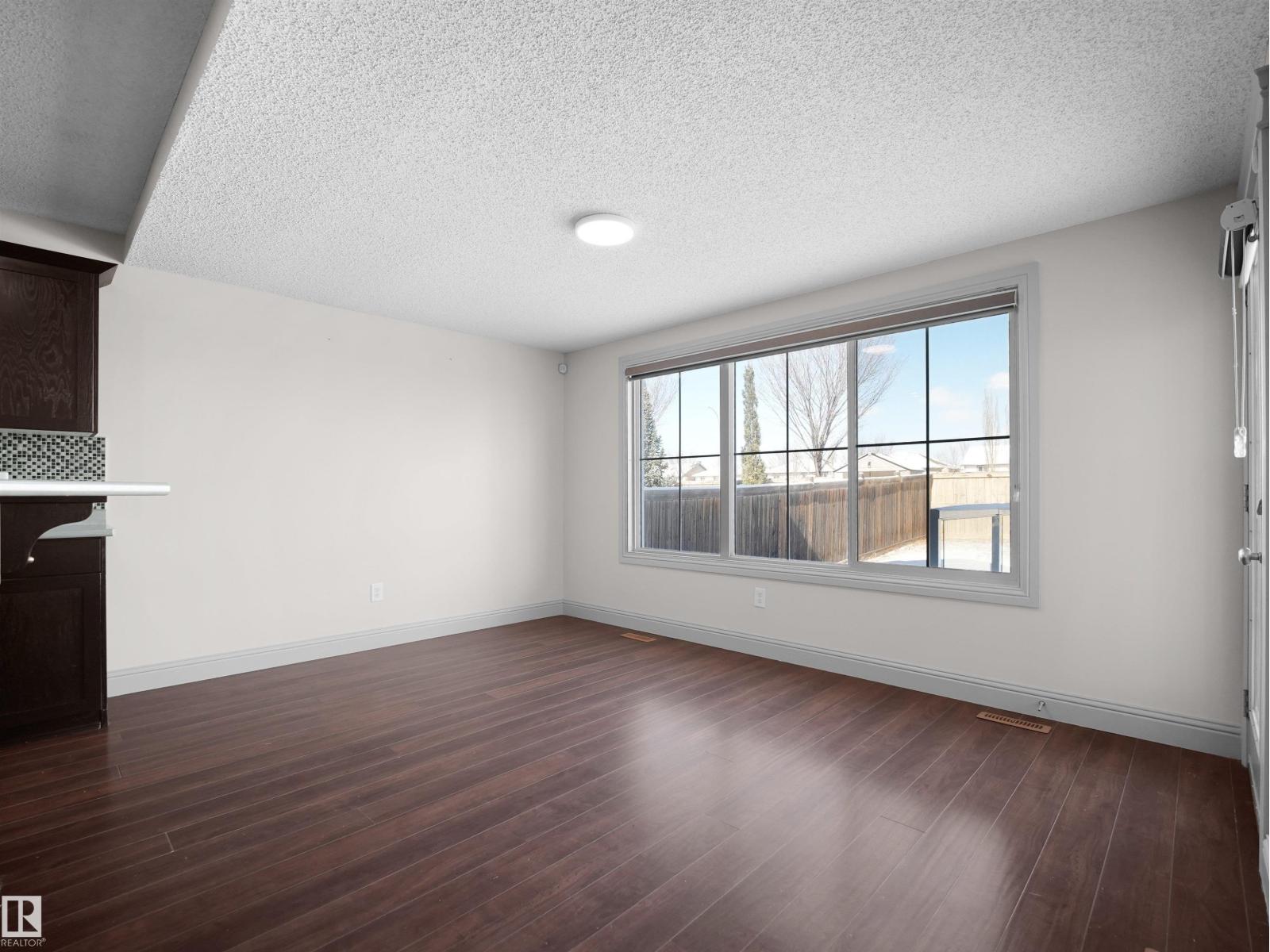 6116 10 AV SW - 17