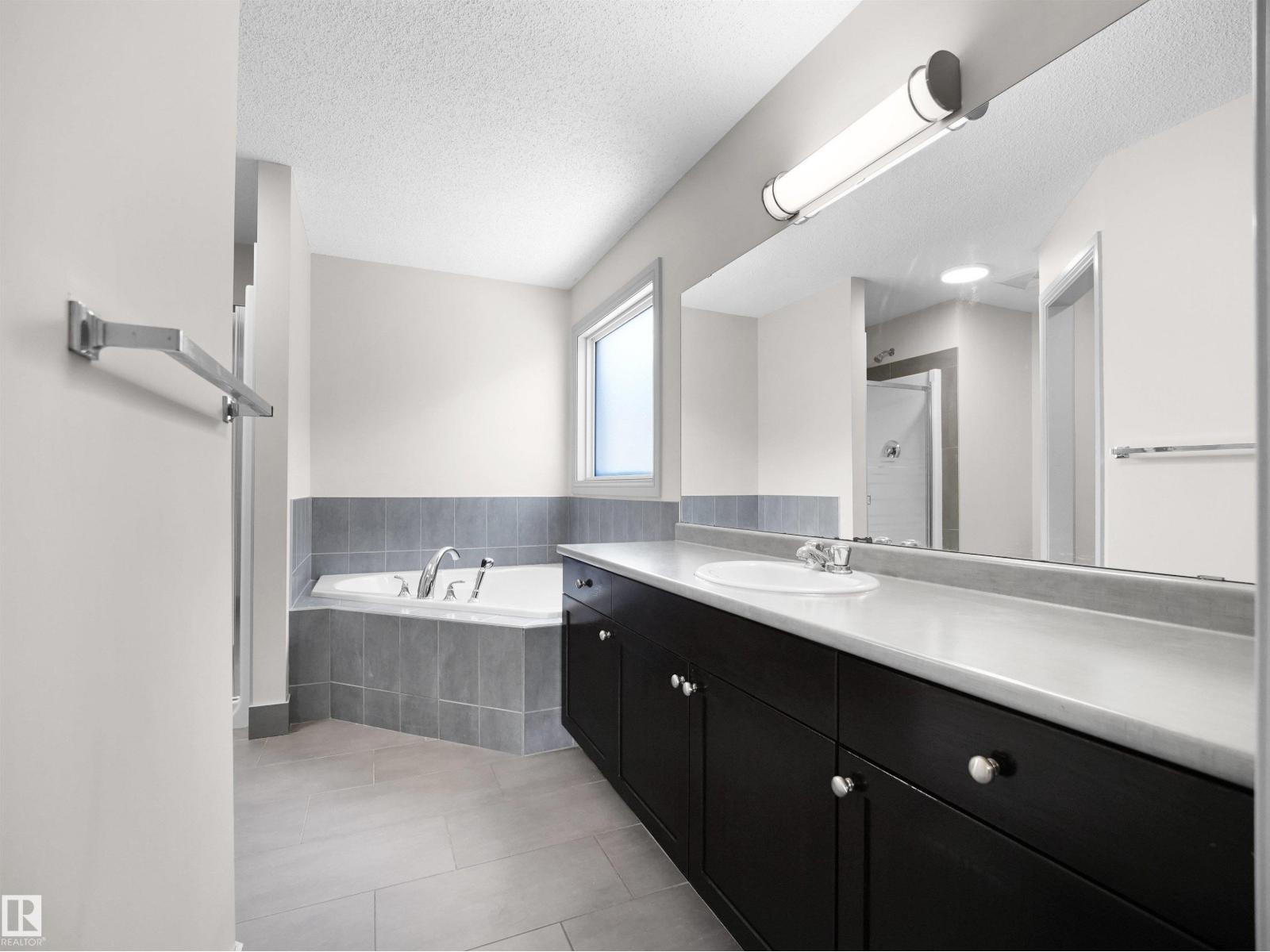 6116 10 AV SW — photo 31
