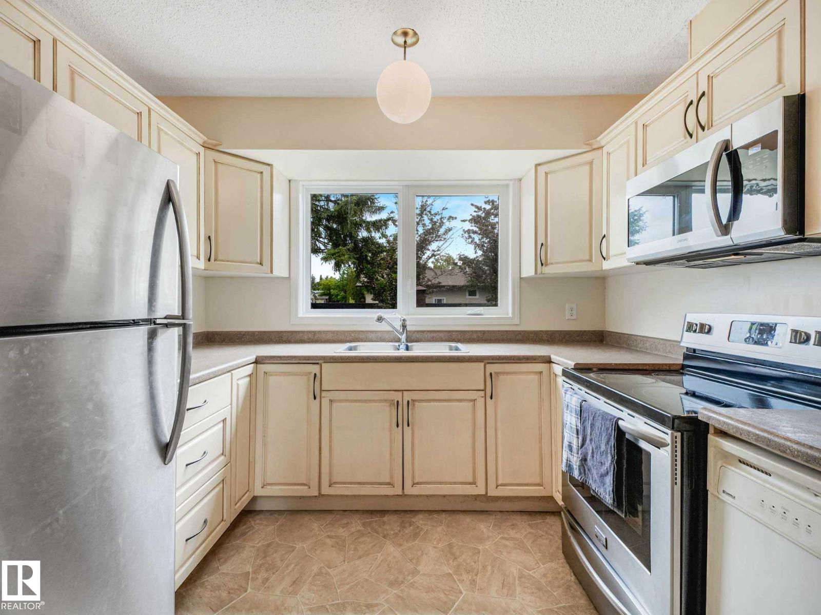 5 AKINS DR — photo 12