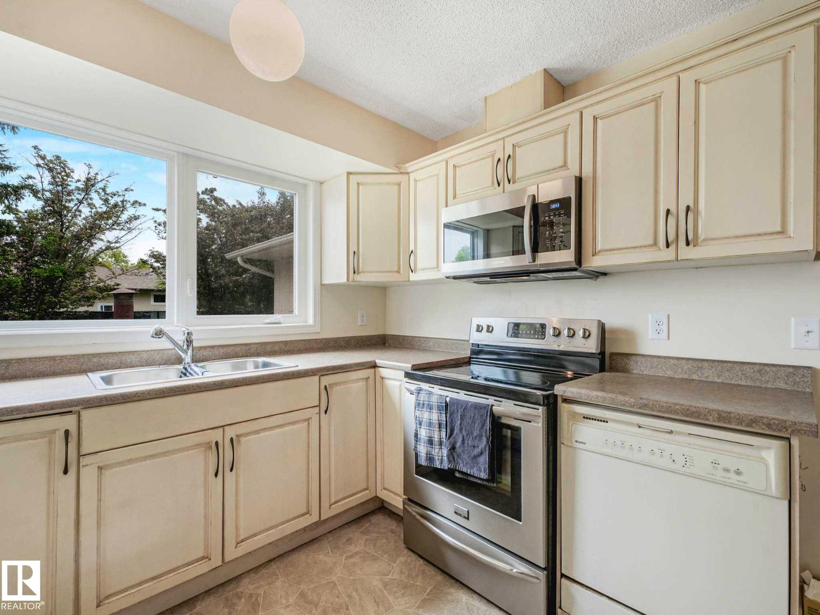 5 AKINS DR — photo 14