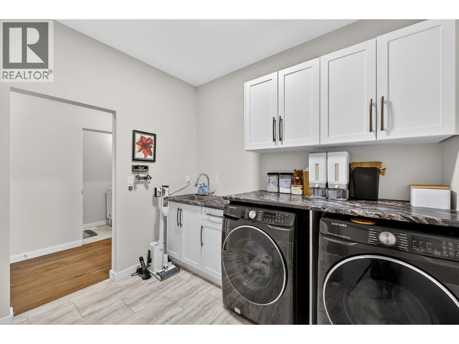 #1 595 Vineyard Way N - 23