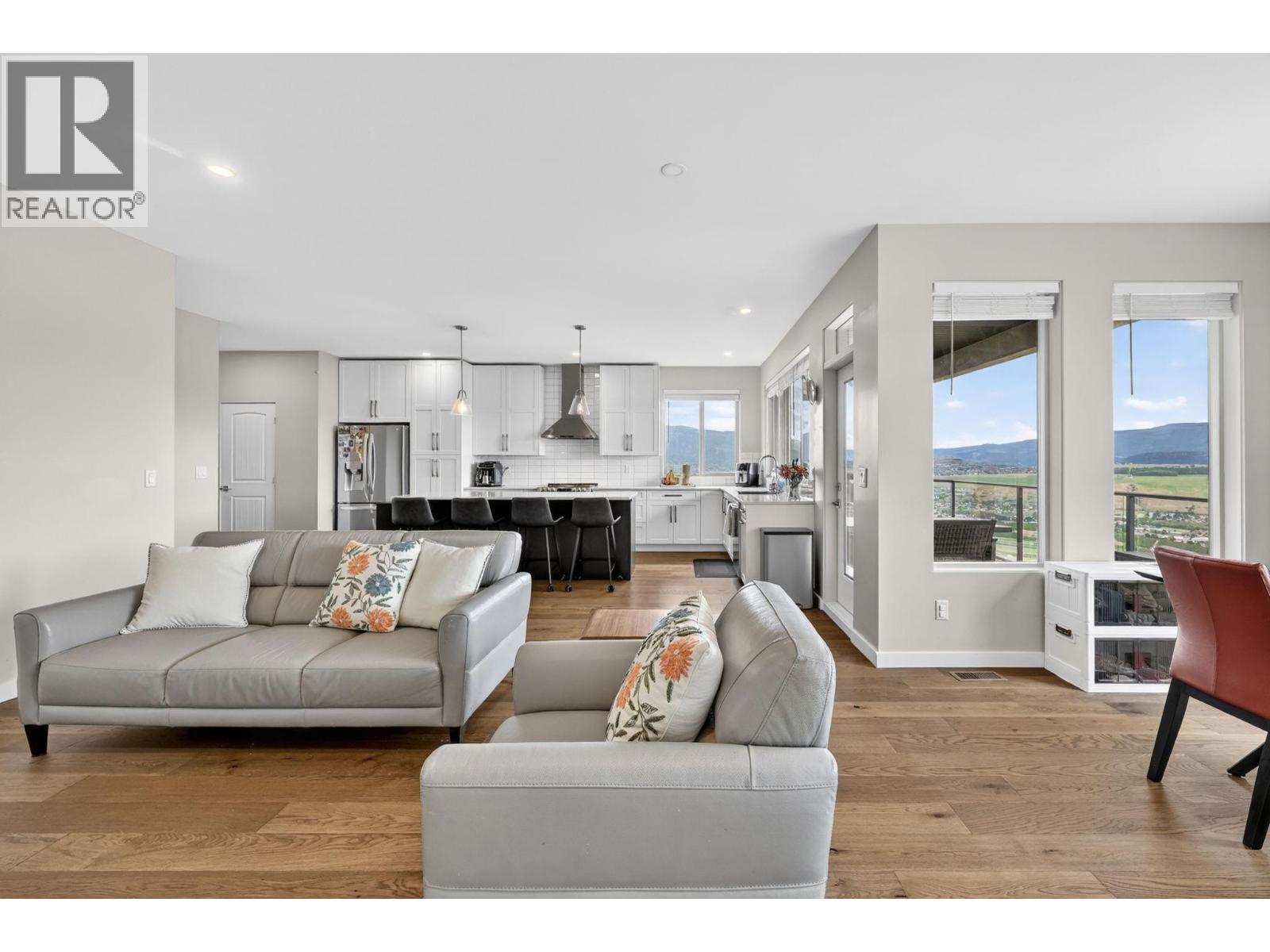#1 595 Vineyard Way N - 5