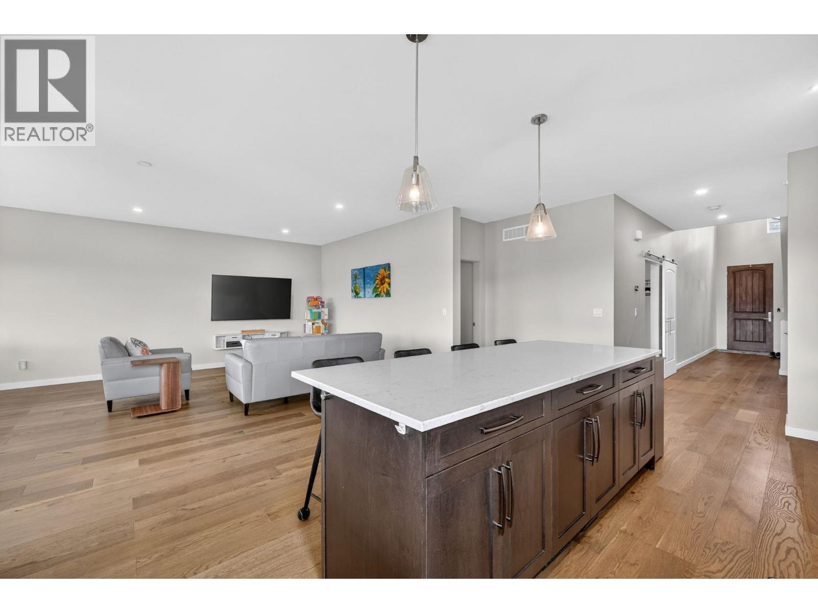 #1 595 Vineyard Way N - 8