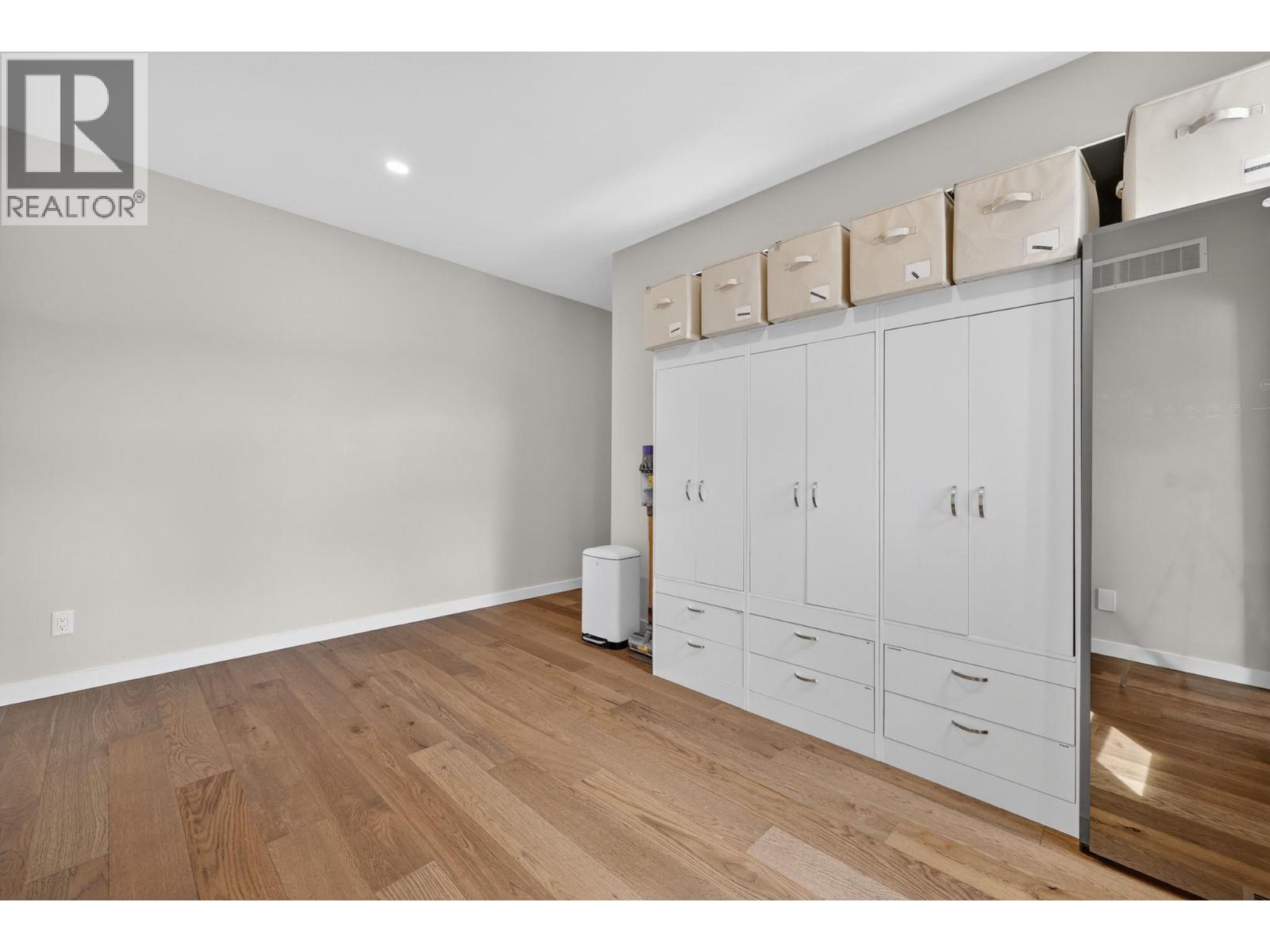 #1 595 Vineyard Way N - 36