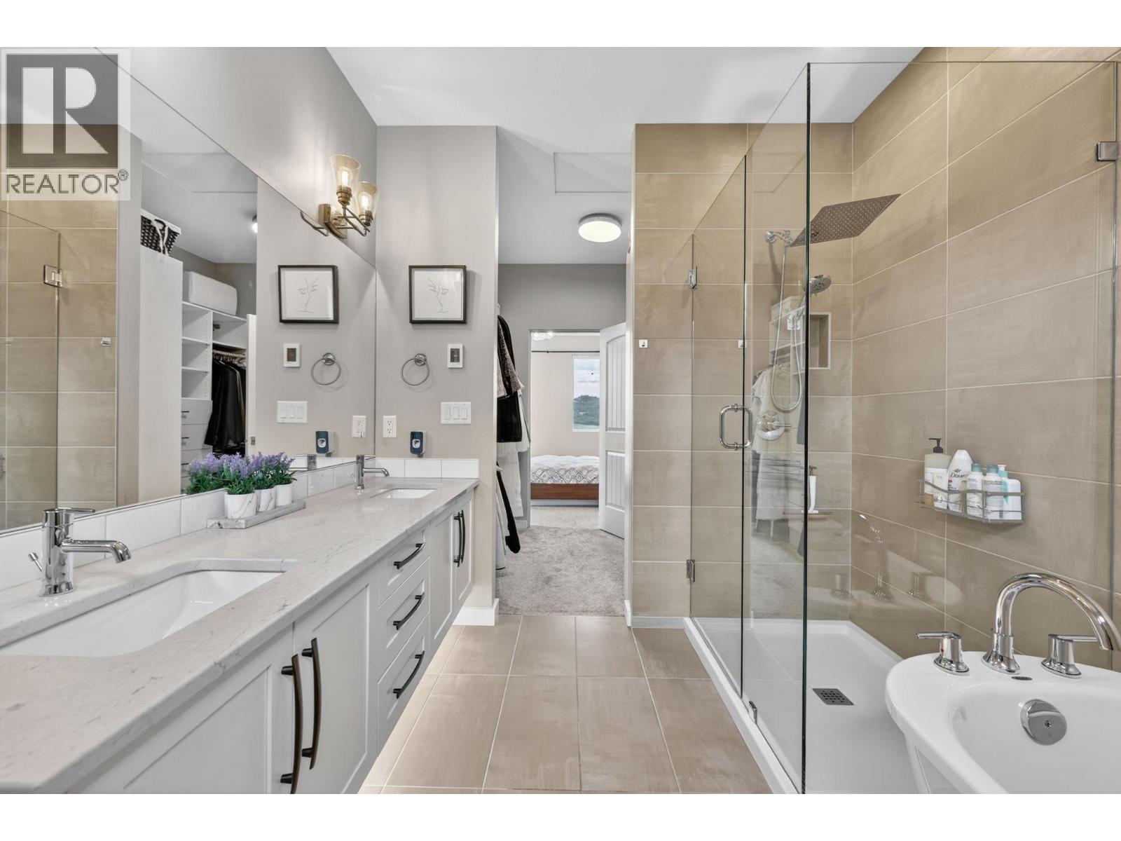 #1 595 Vineyard Way N - 33
