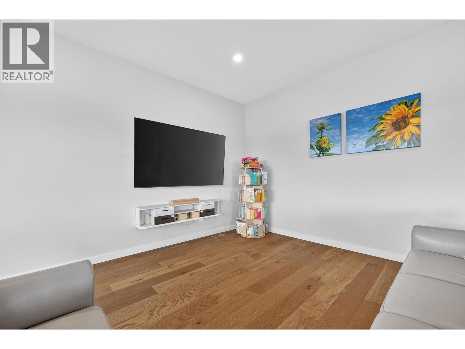 #1 595 Vineyard Way N - 13