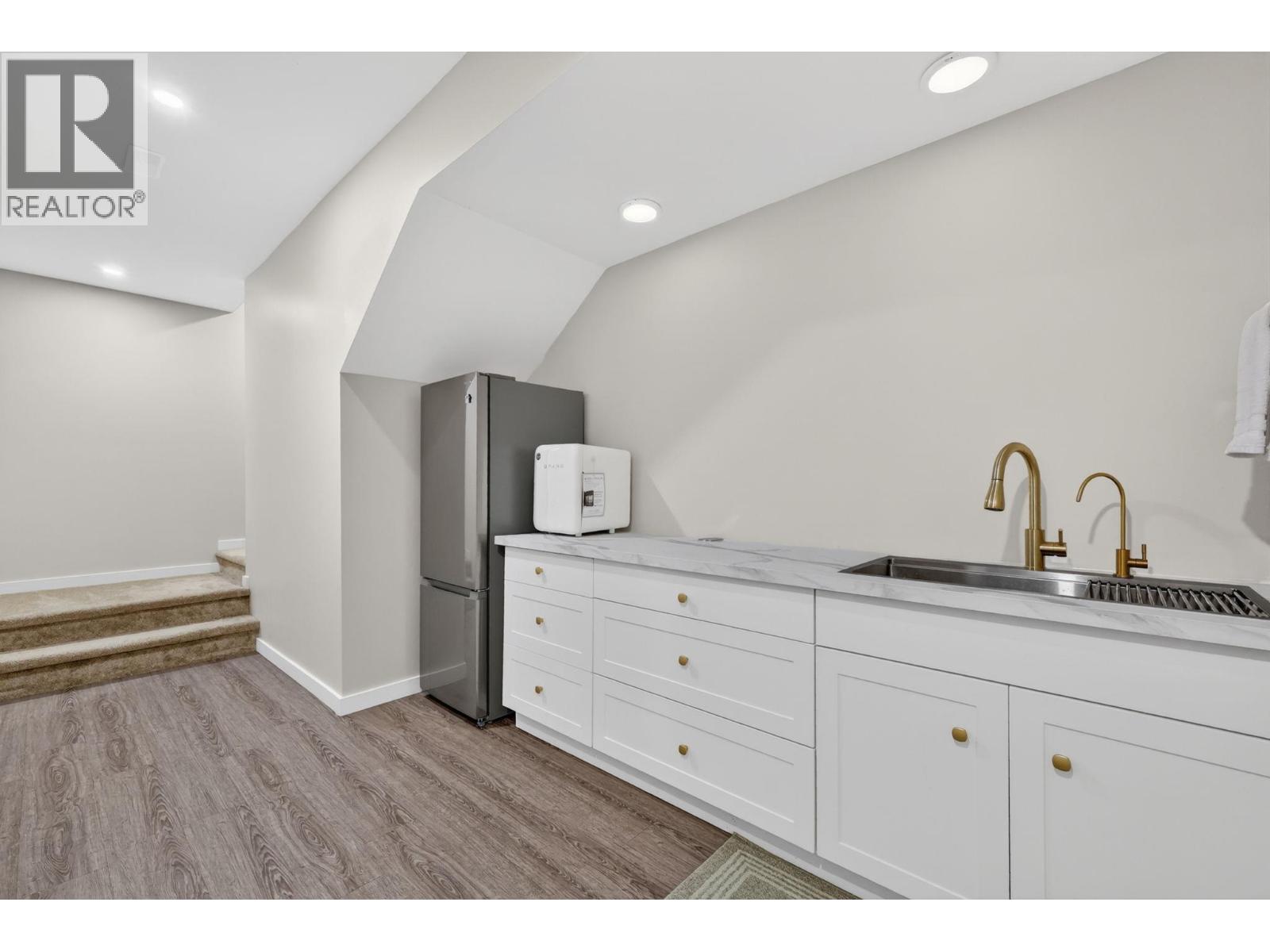 #1 595 Vineyard Way N - 49