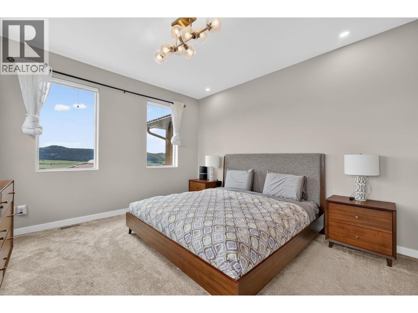 #1 595 Vineyard Way N - 26
