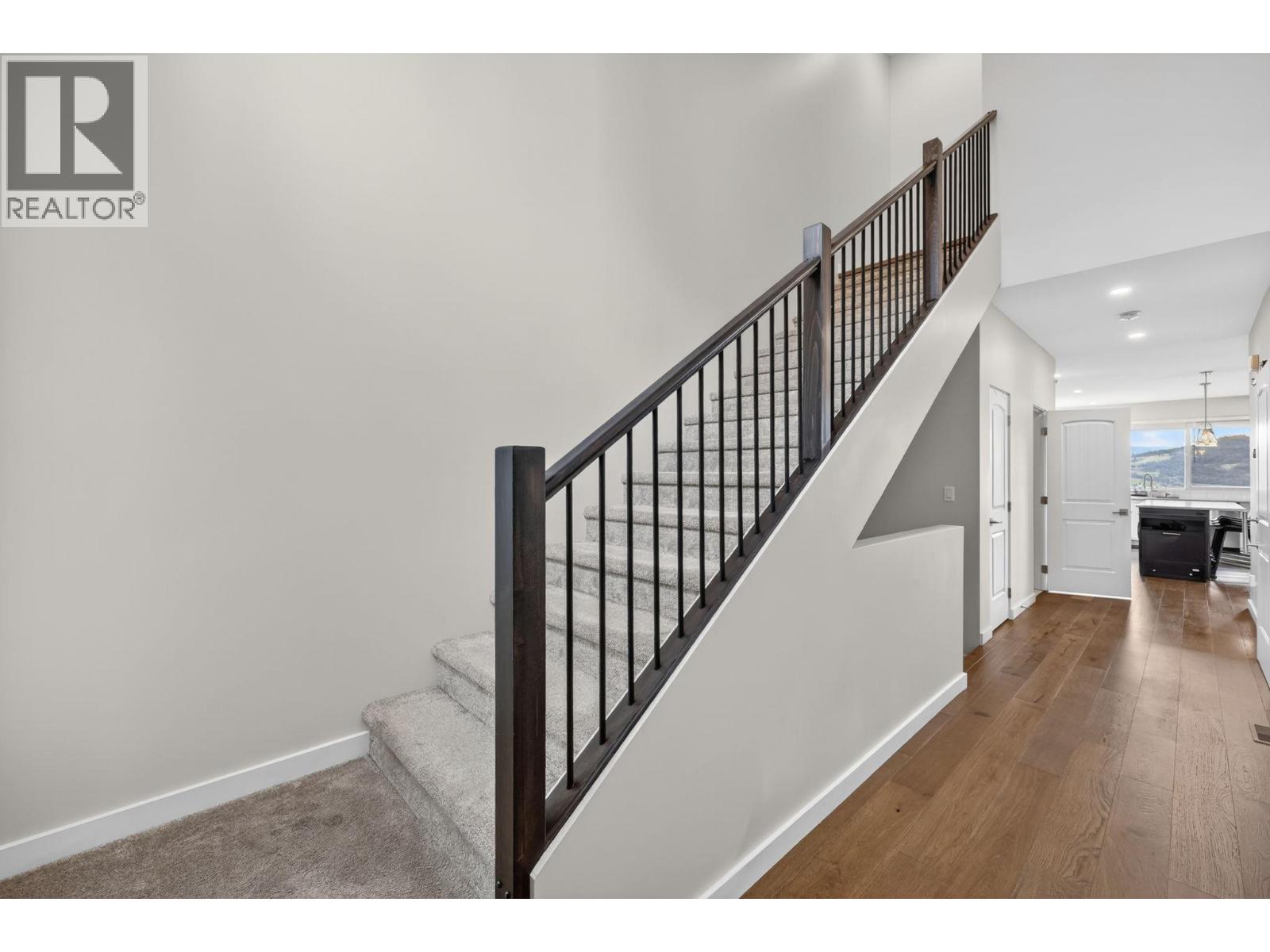 #1 595 Vineyard Way N - 25