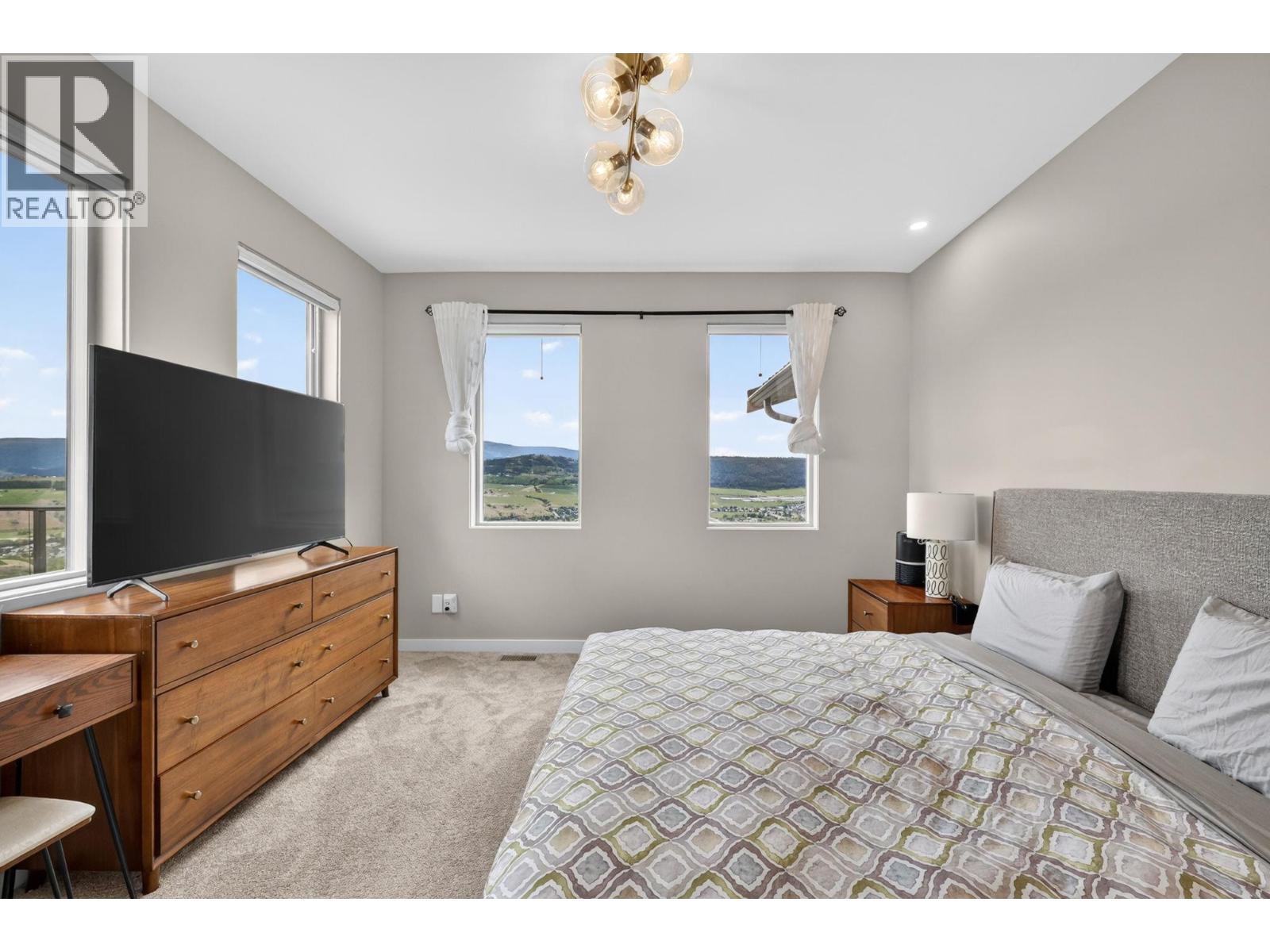 #1 595 Vineyard Way N - 27