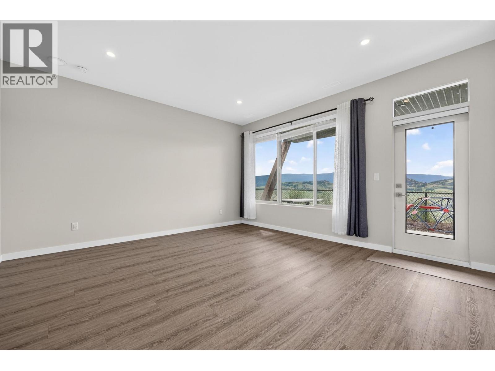 #1 595 Vineyard Way N - 39