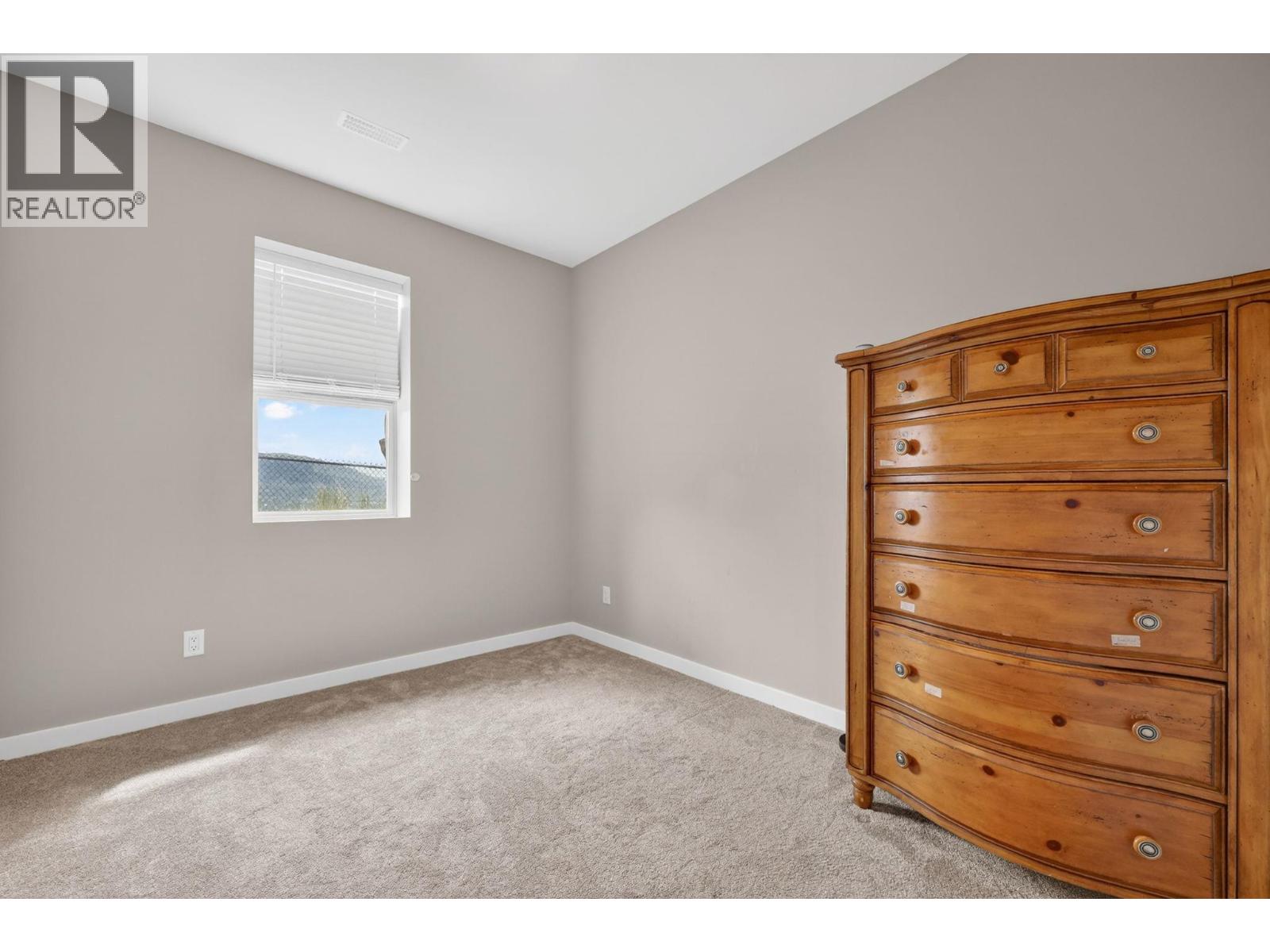 #1 595 Vineyard Way N - 44