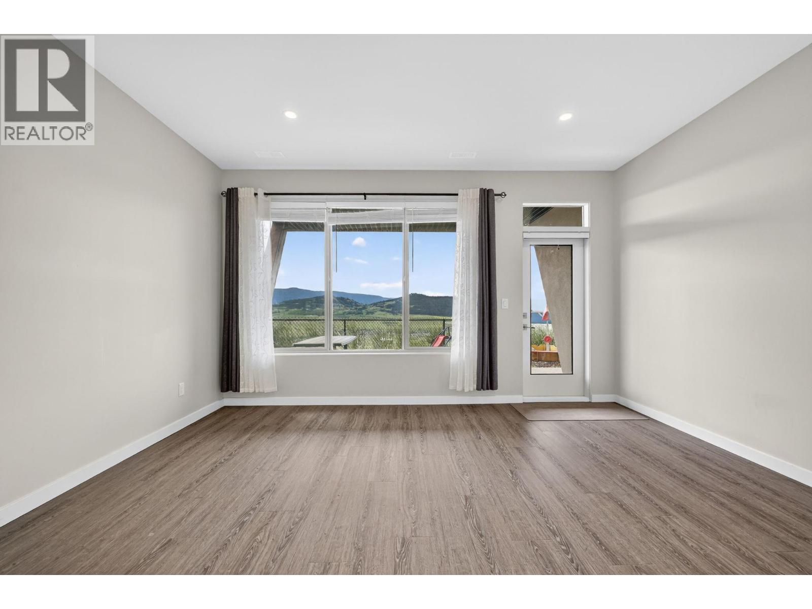 #1 595 Vineyard Way N - 41