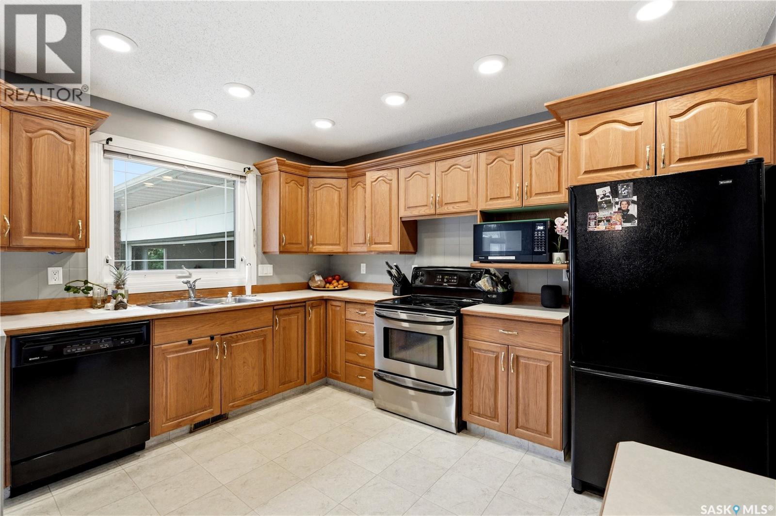 441 Capilano DRIVE — photo 11