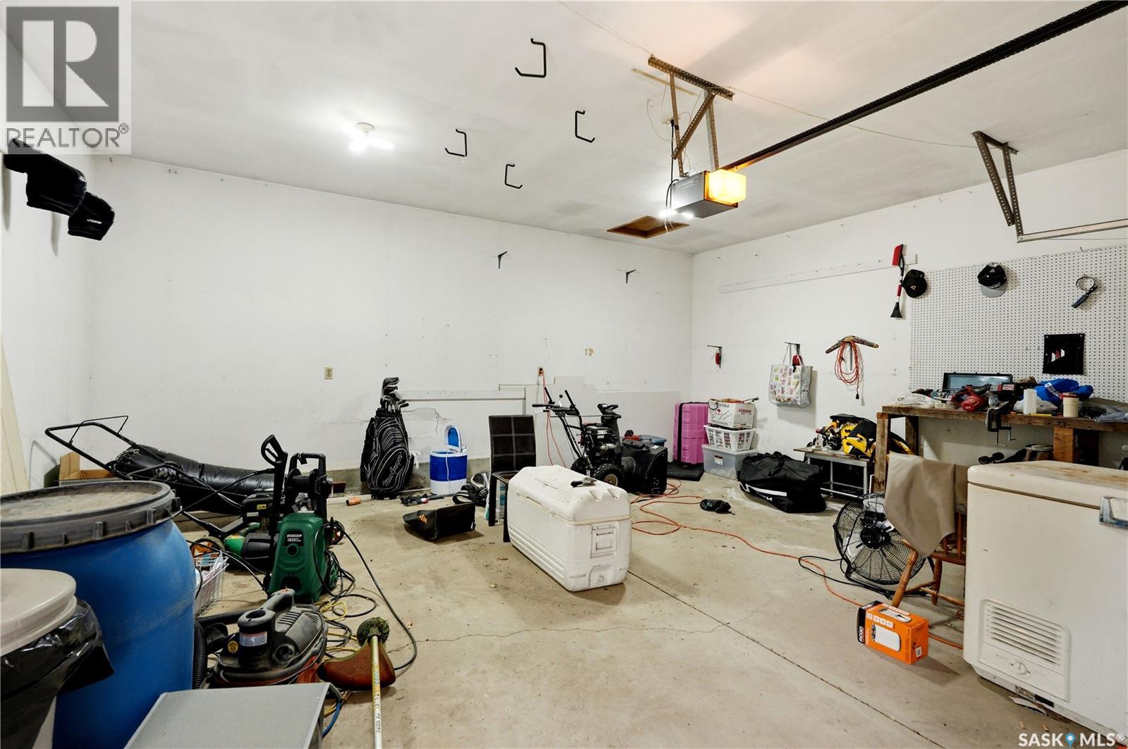 441 Capilano DRIVE — photo 43