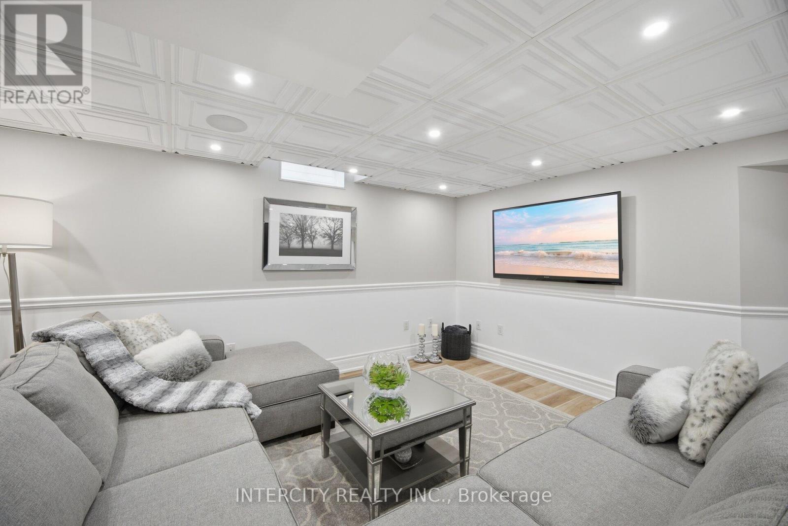 61 WOODLAND TRAIL COURT - 36