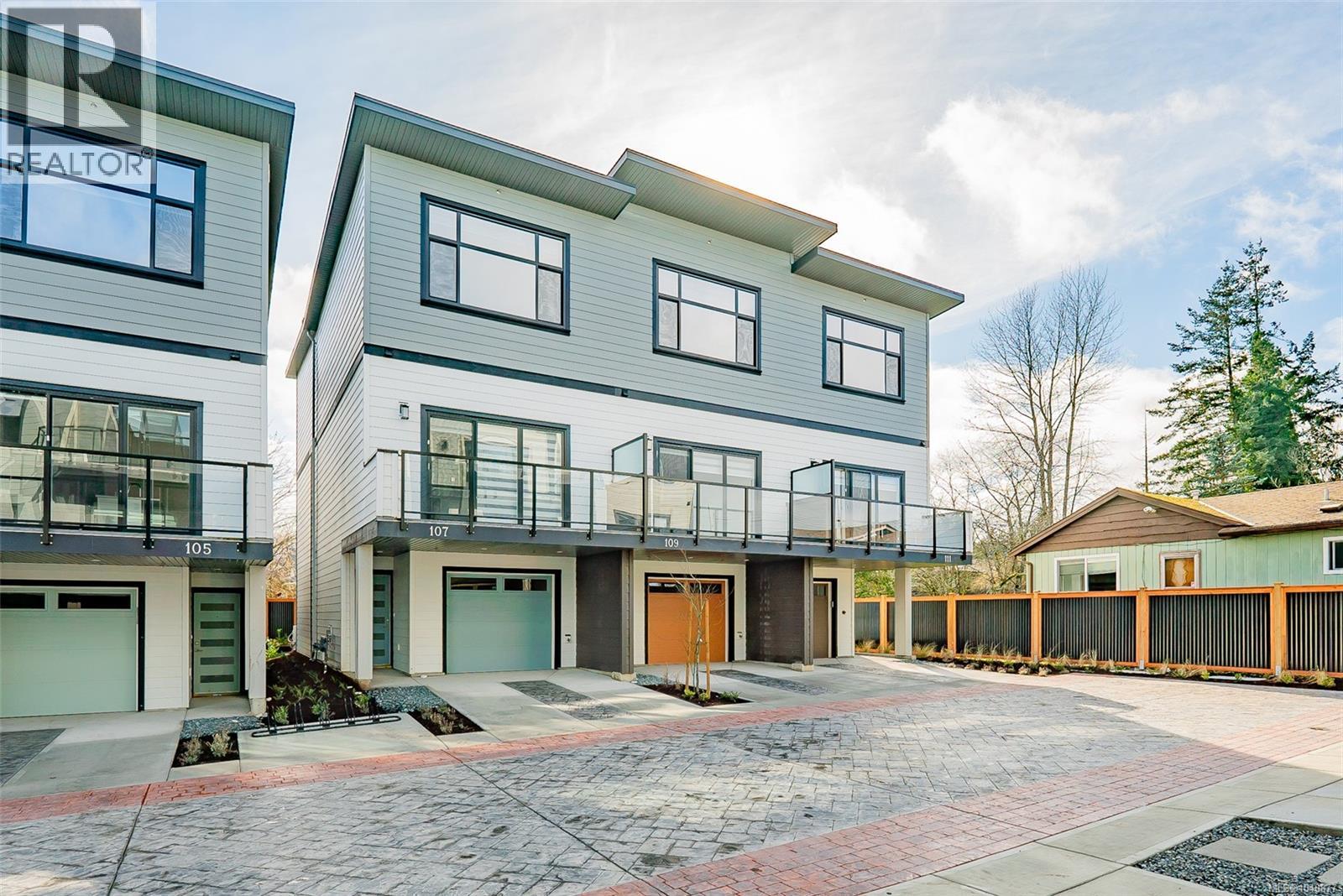 #107 1615 Northfield Rd - 2
