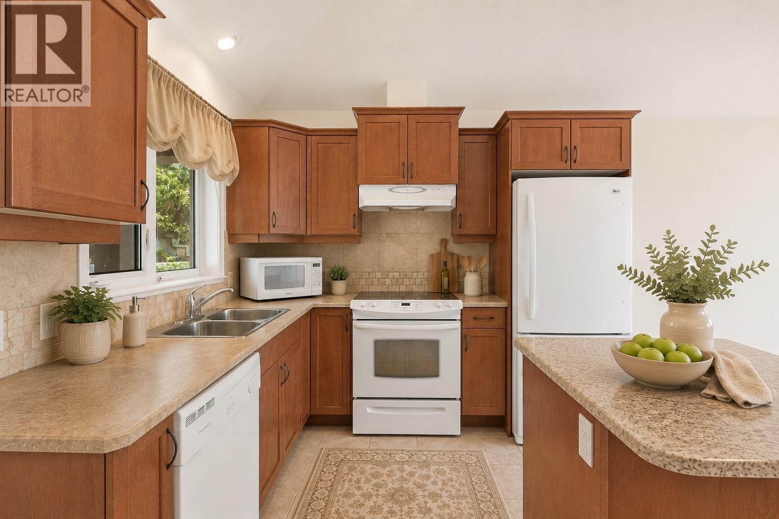 #212 4433 Gordon Drive - 3